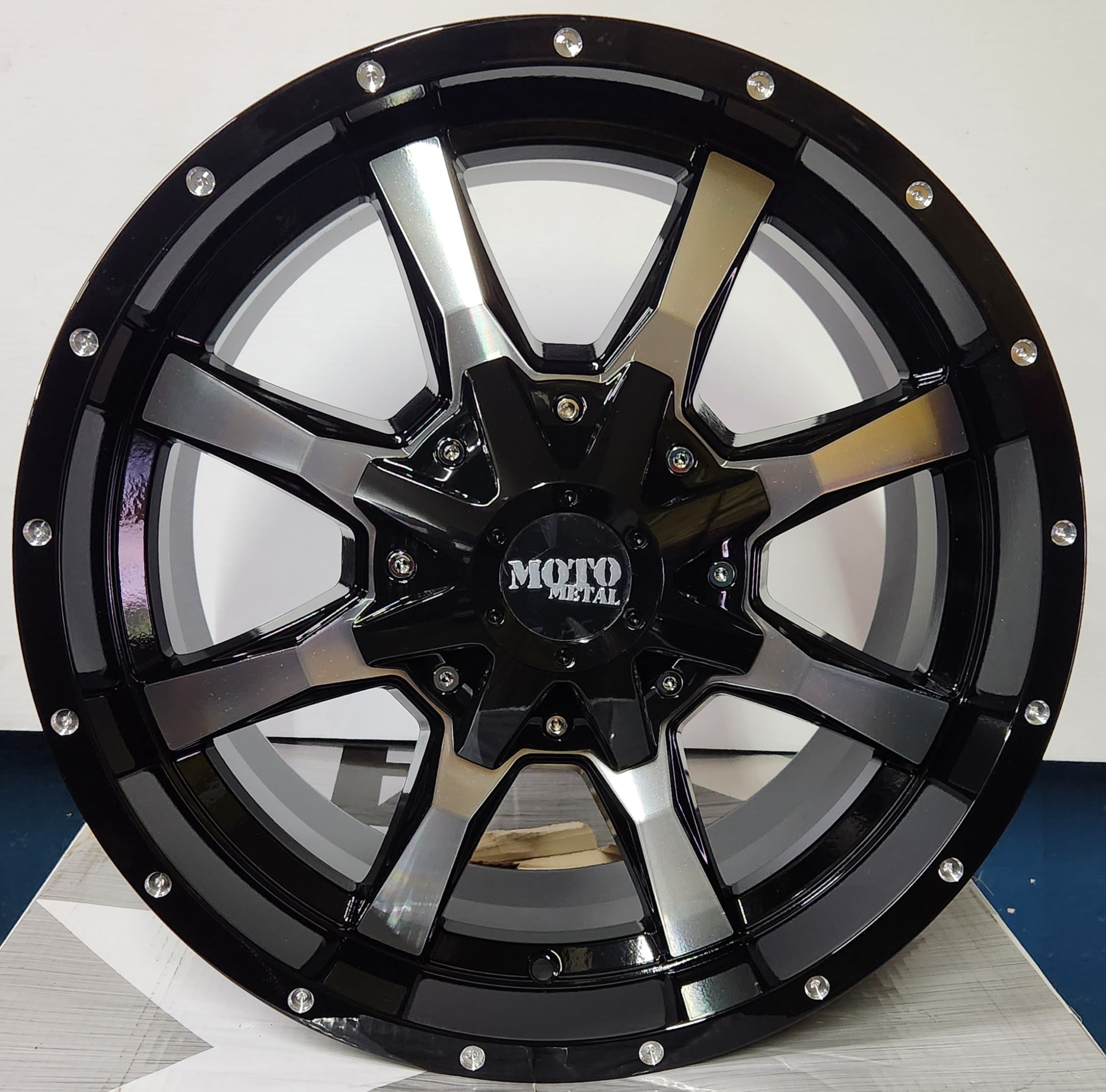 MOTO 0970 18X9 6X120 GLOSS BLACK