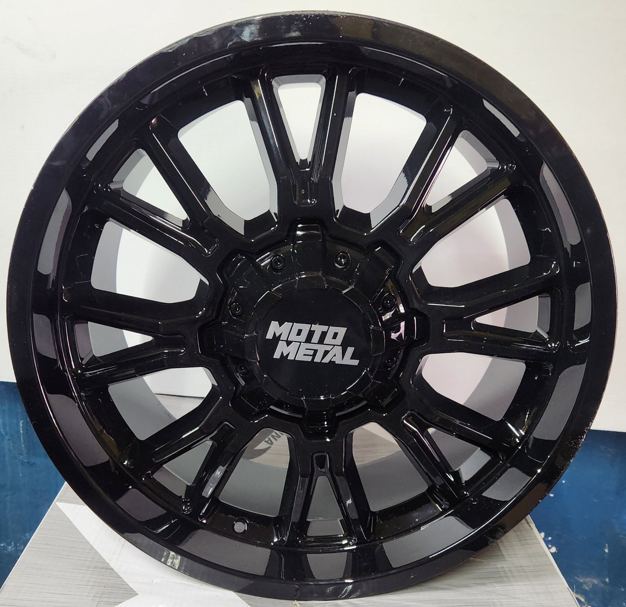 MO810BX 20x9 6x135/ 6x139.7 GLOSS BLACK