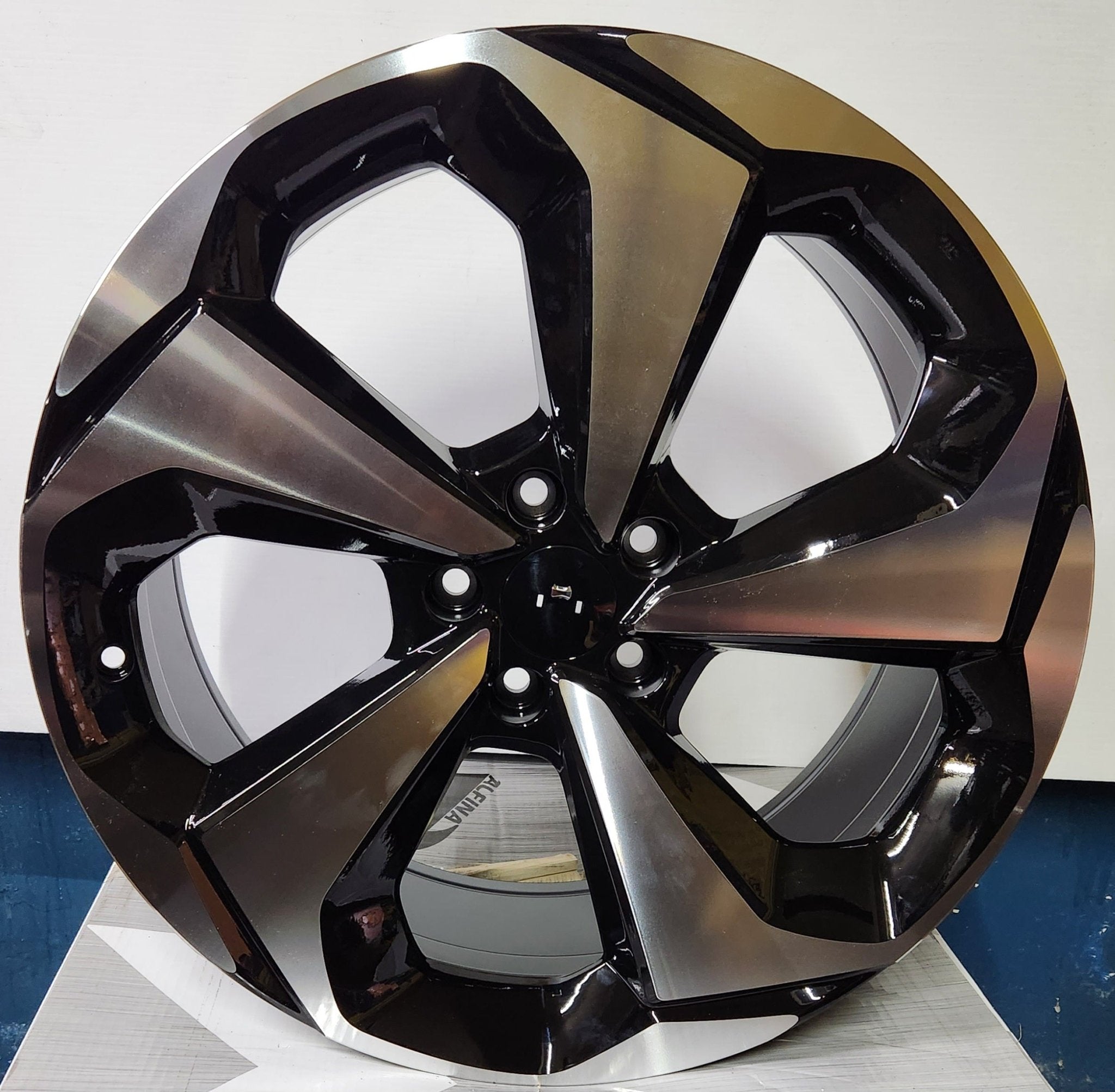 HD - W320 19x8.5 5X4.5 BLACK MACHINED  FACE