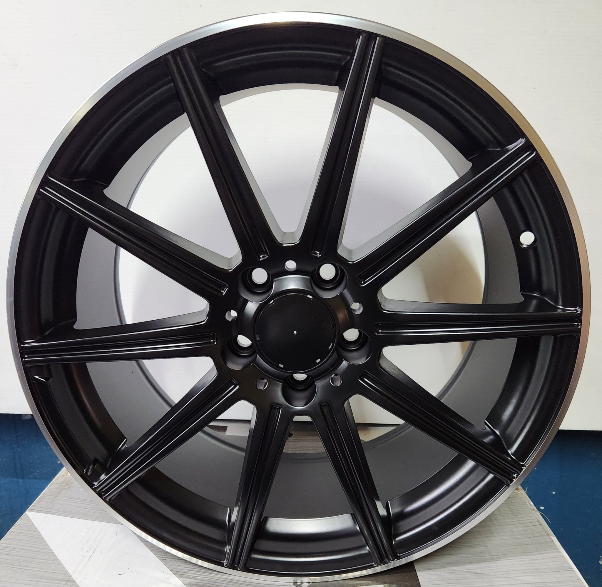 OE-1047 18X9 5X112 PIANO BLACK MACHINED LINE