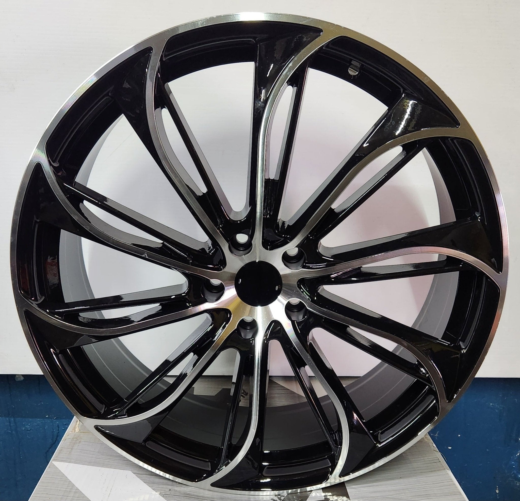 OE-AUD 104012 WHHEELS 22X8.0 5X114.3 GLOSS  BLACK MACHINED FACE