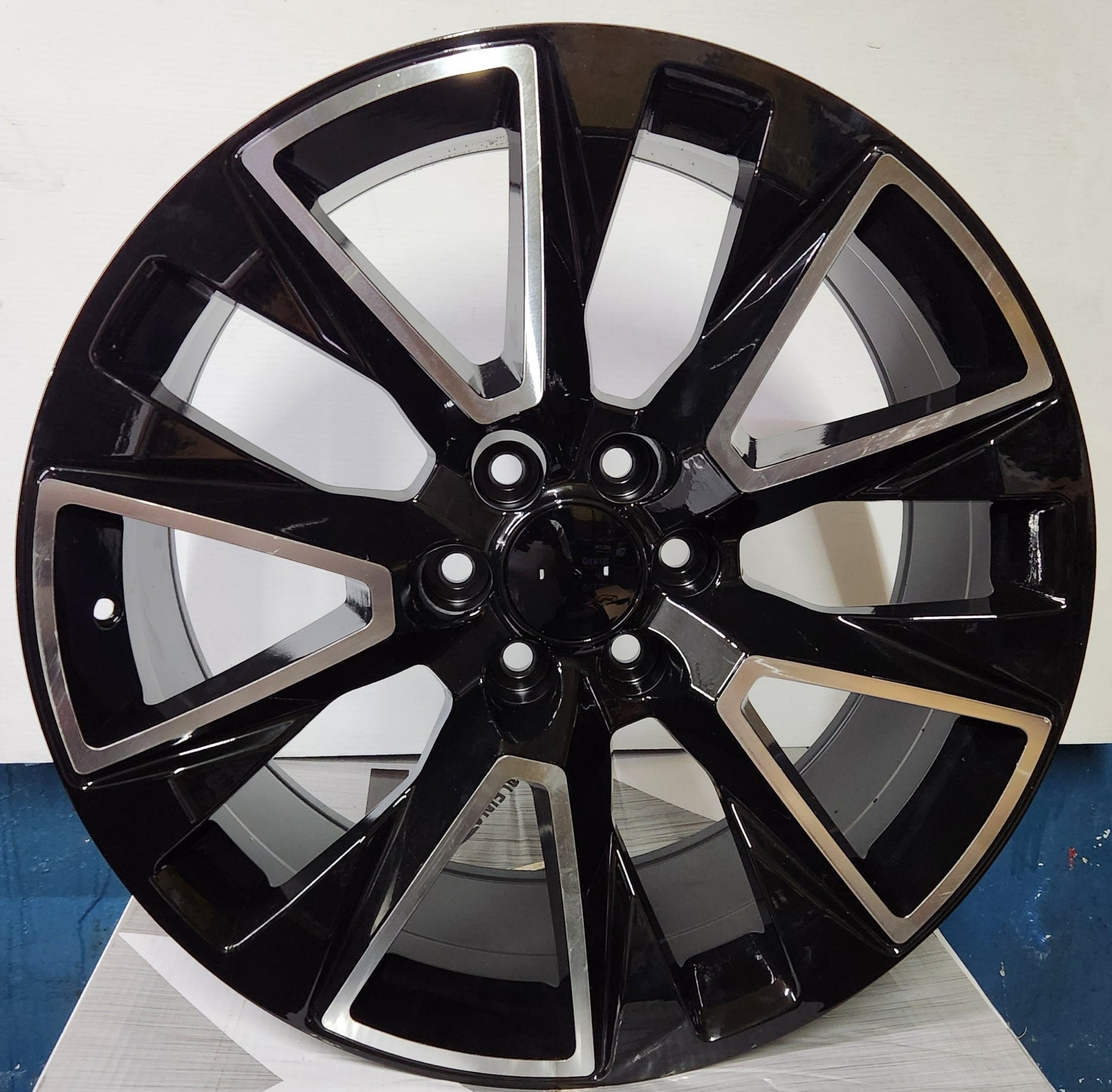 W574 22X9.0 6X139.7 BLACK MACHINE FACE