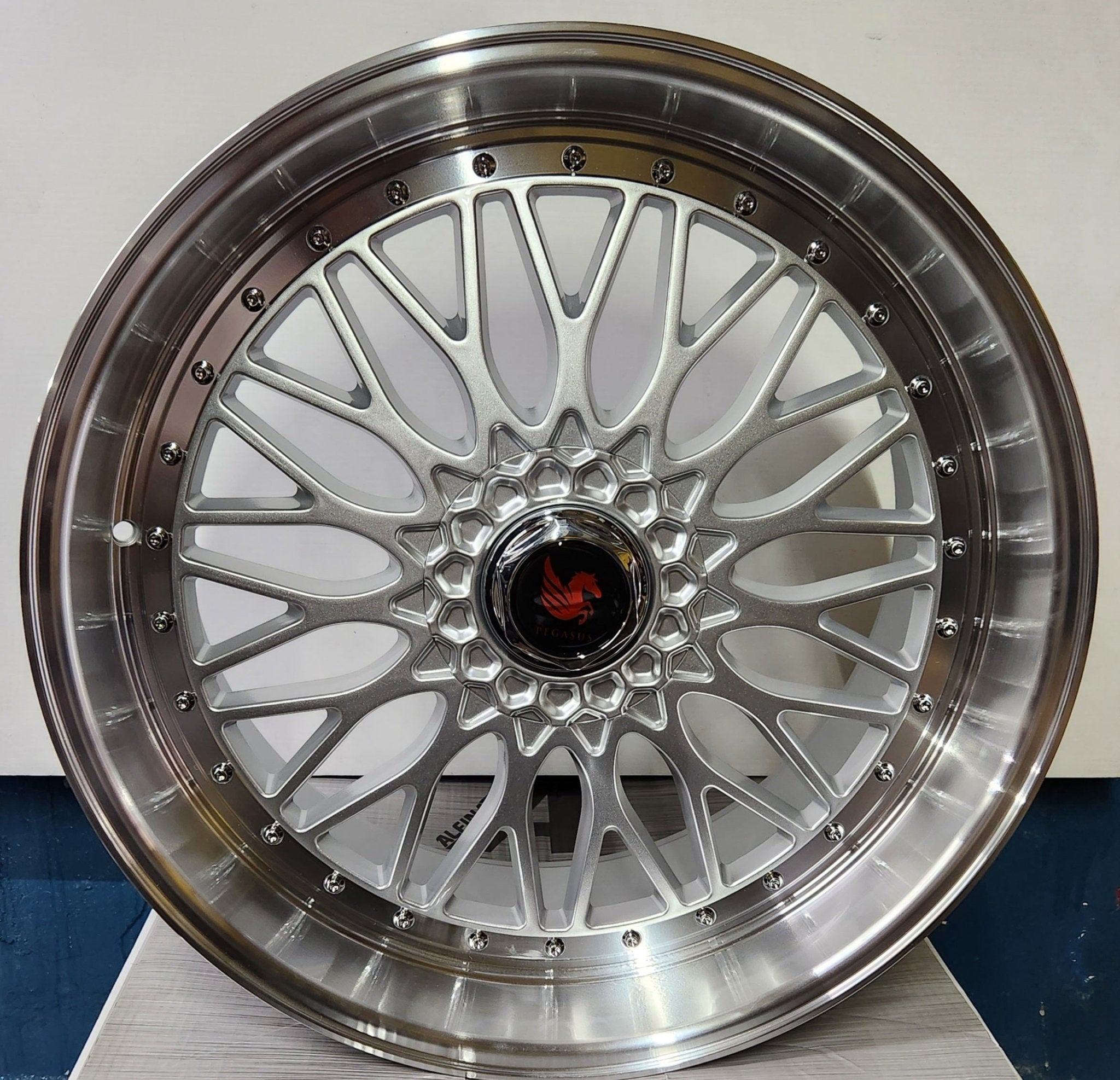 RBM1 22X9.0 5X112 5X114.3 5X120 SILVER MACHINED LIP CHROME RIVETS