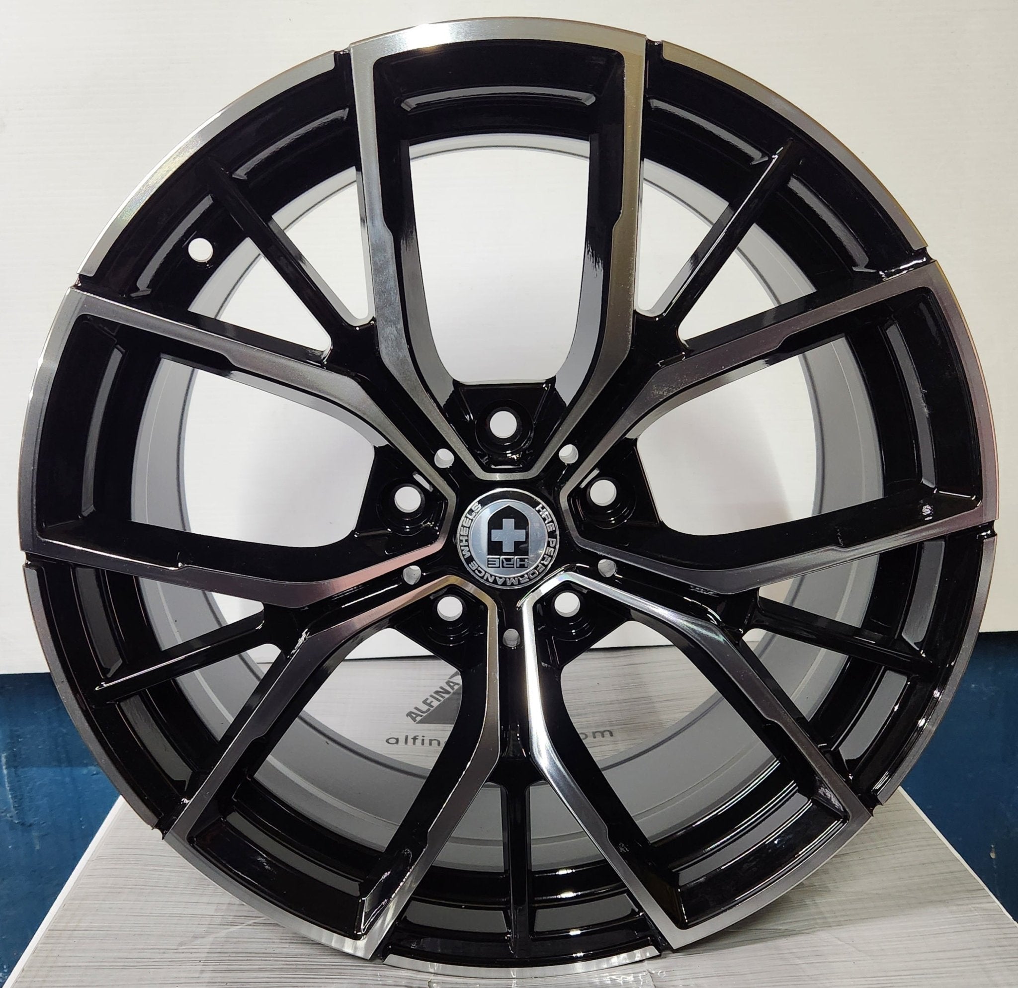 OE X181069 18X8.0 5X120 BLACK MACHINED FACE