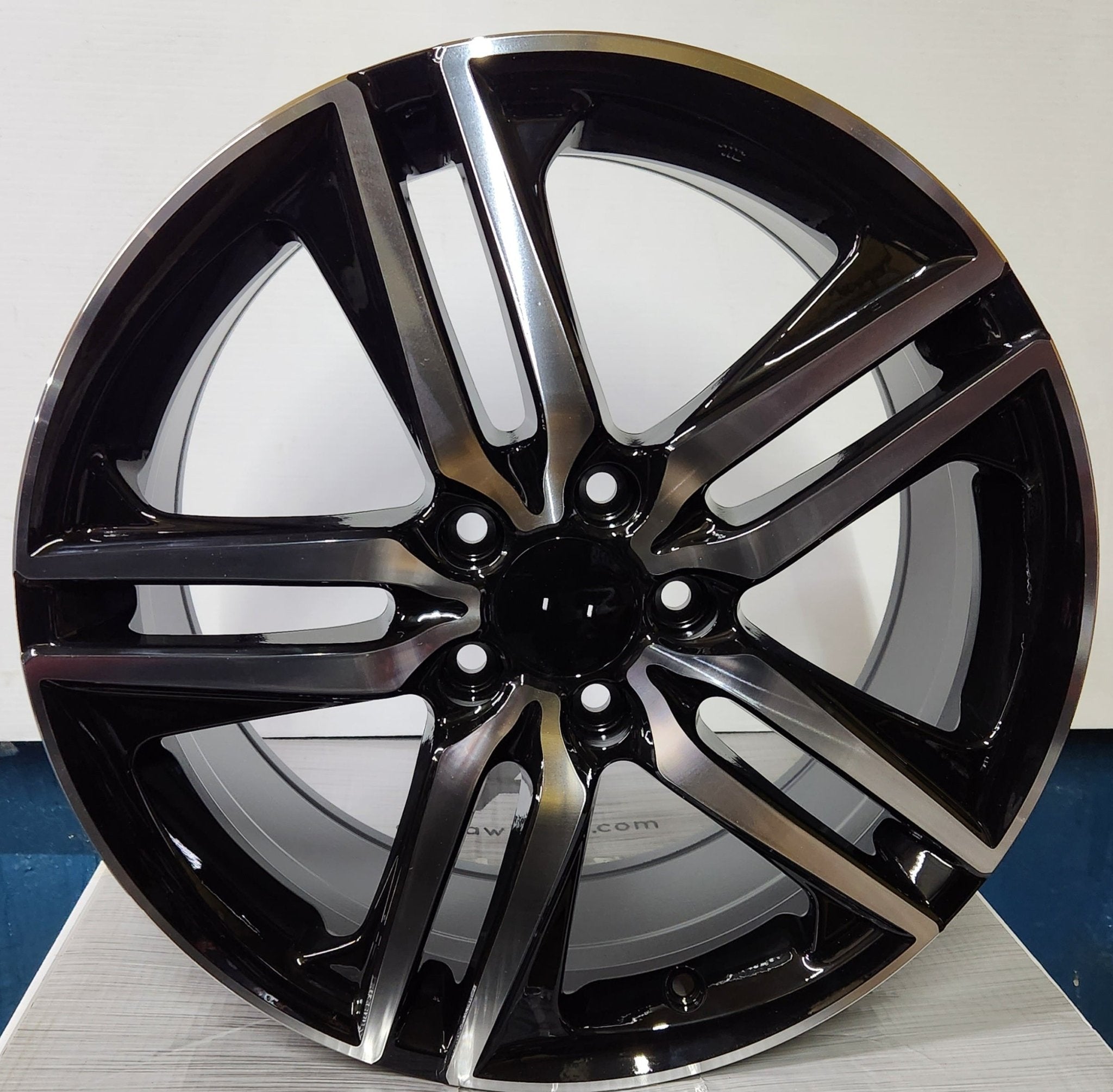 HD - W307 19x8 5x4.5 BLACK MACHINE FACE