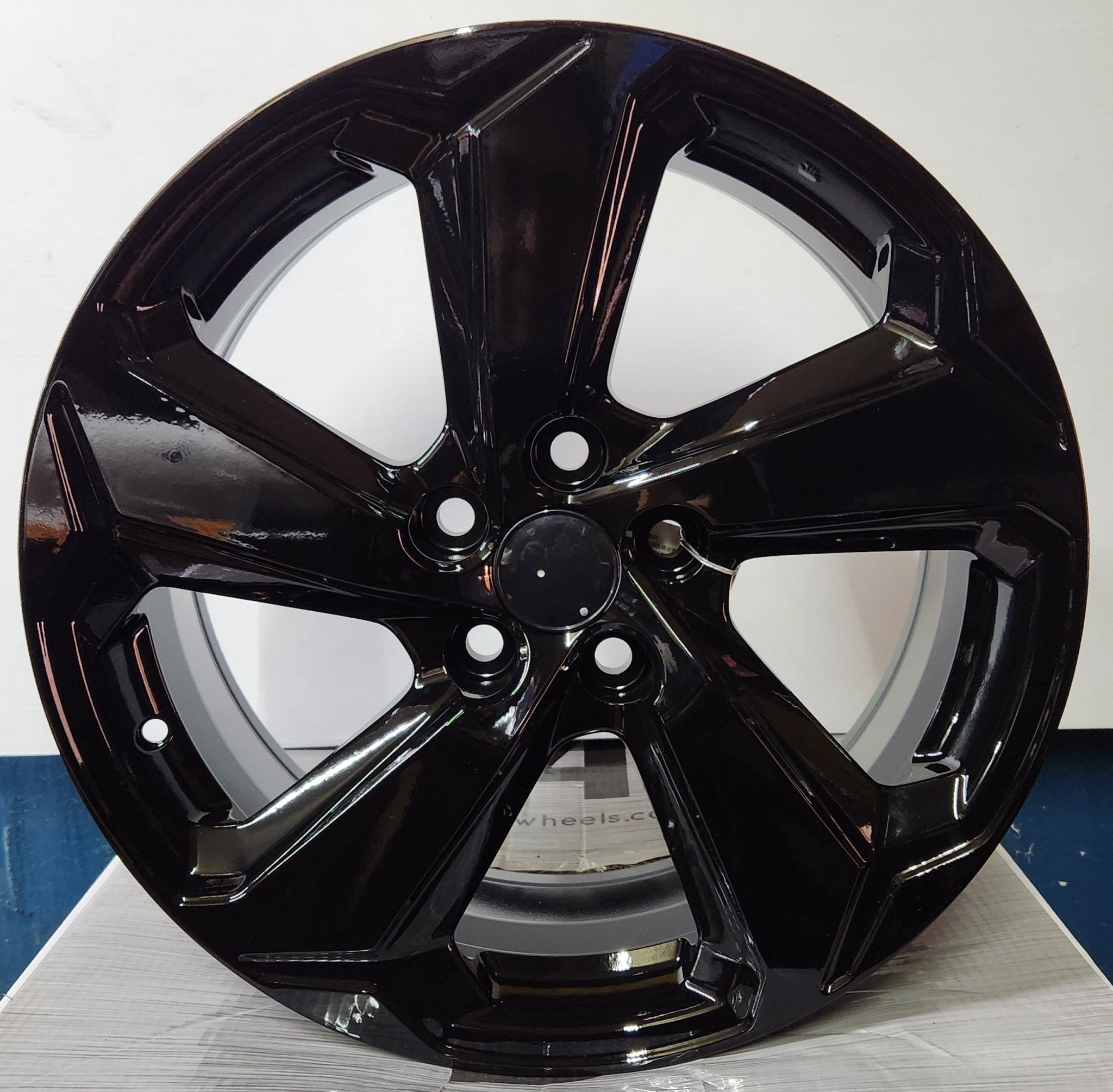OE-185868 18X7.0 5X114.3 PIANO BLACK