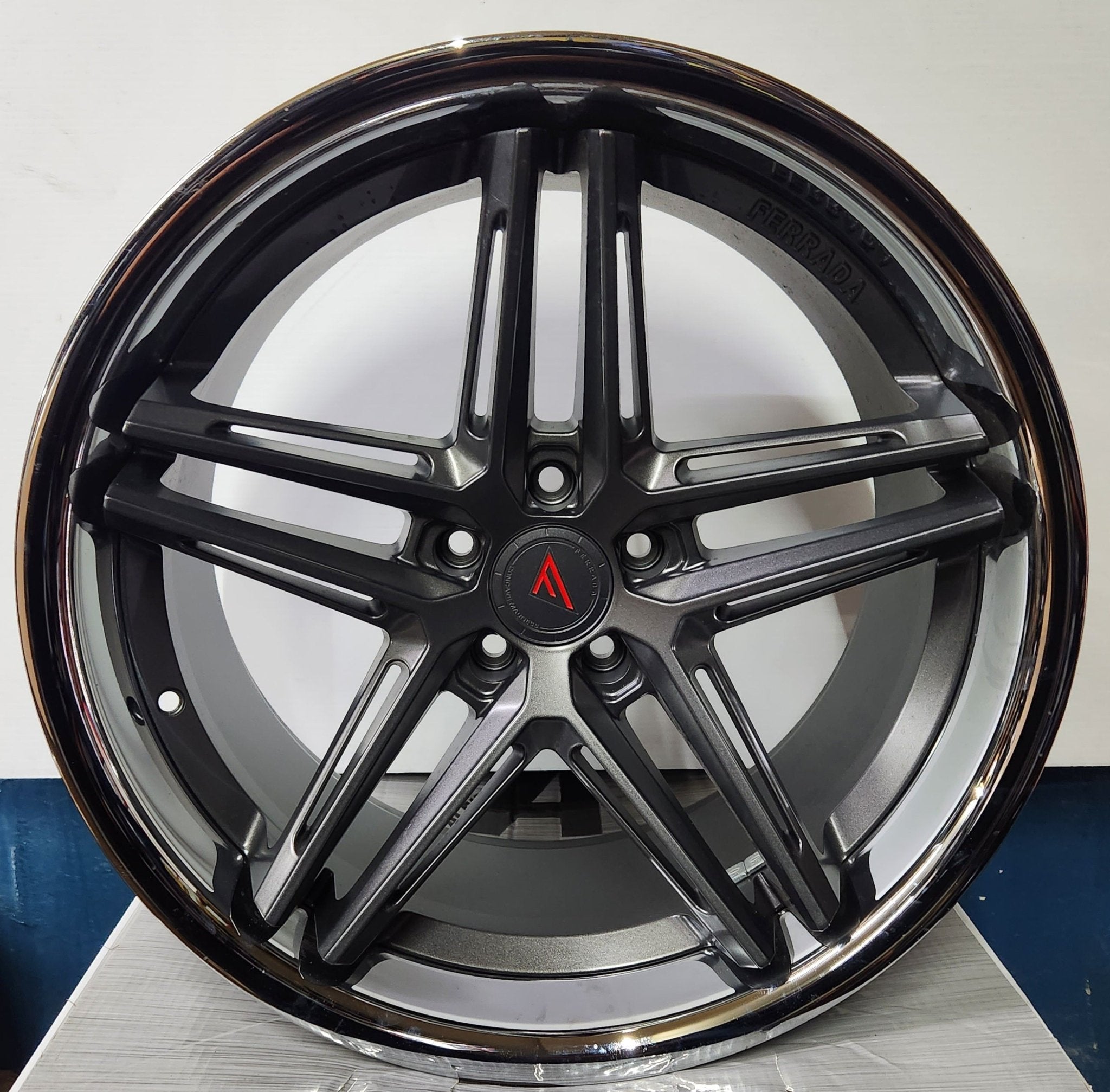 FERRADA CM1 20X10,5 5X114.3 MATTE GRAPHITE CHROME LIP