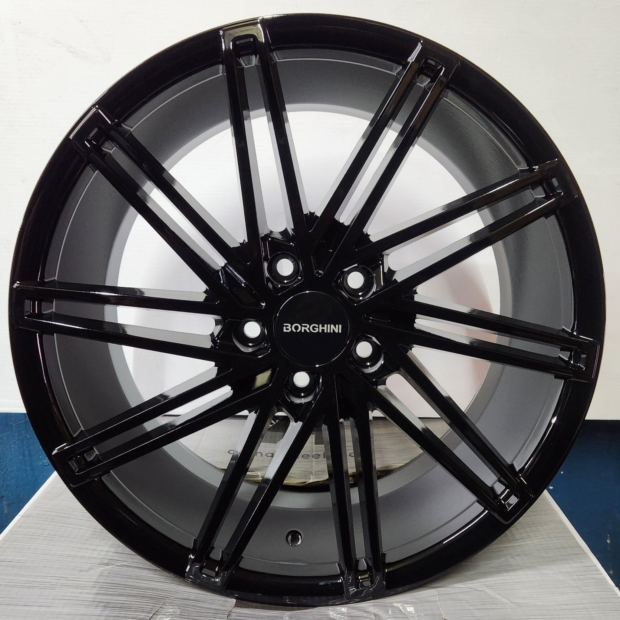 B65 M 18X8 5X114.3 GLOSS BLACK
