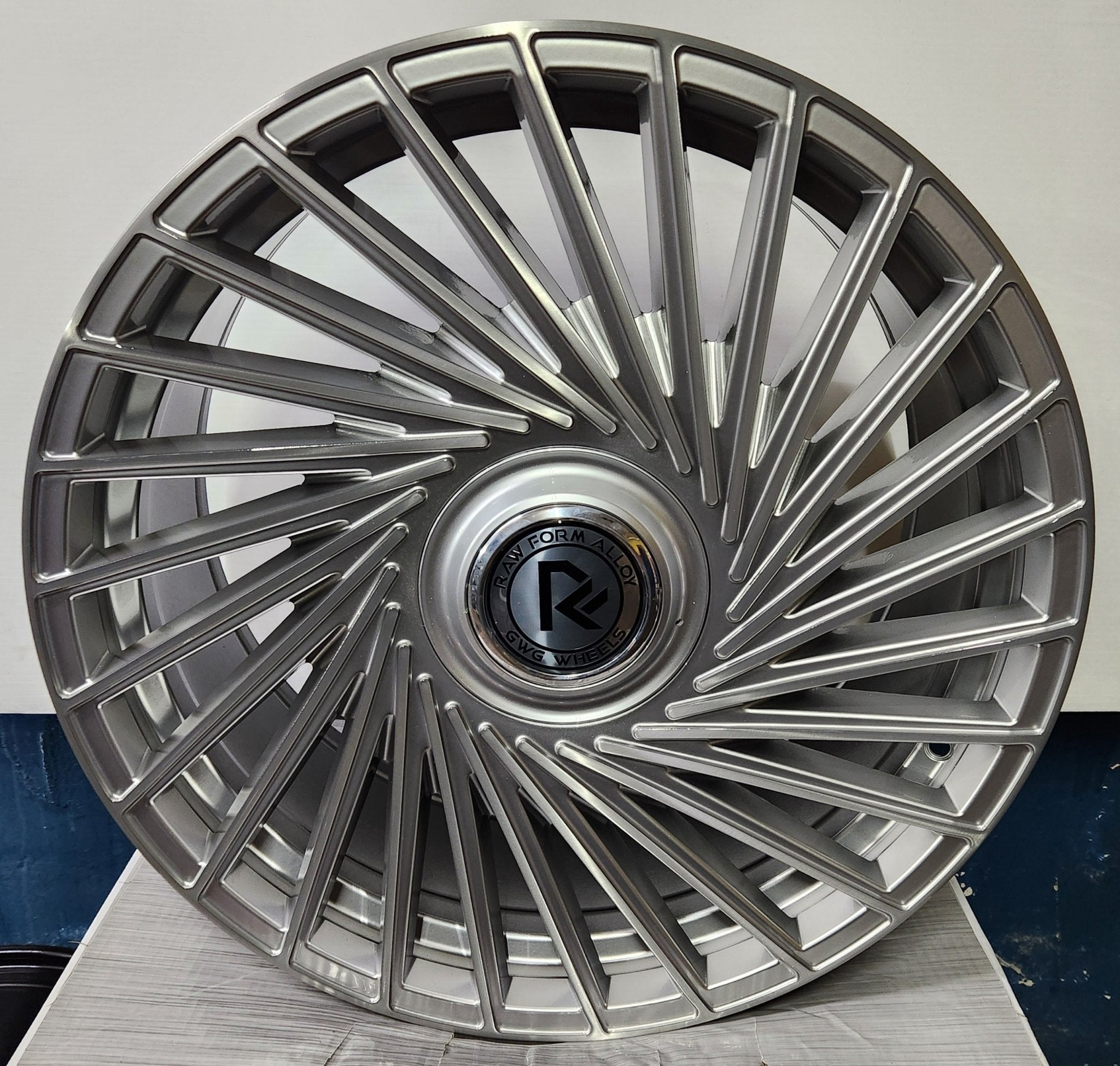 GWG RF2 20x10.5 5x114.3 HYPER SILVER BRUSHED FACE