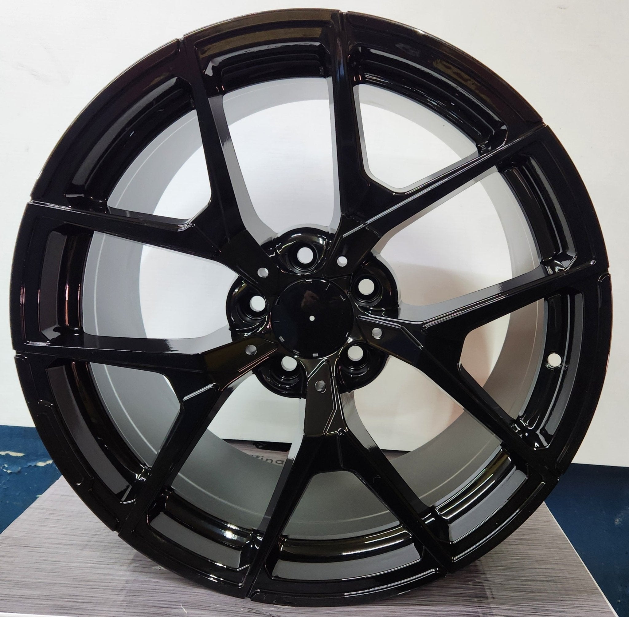 W838 18X9.5 5X112 GLOSS BLACK