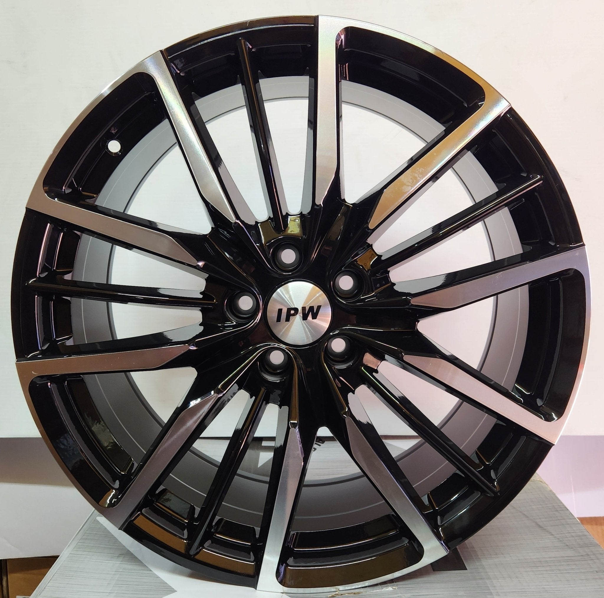 W312 1836 18x8.0 5x114.3 GLOSS BLACK MACHINED FACE