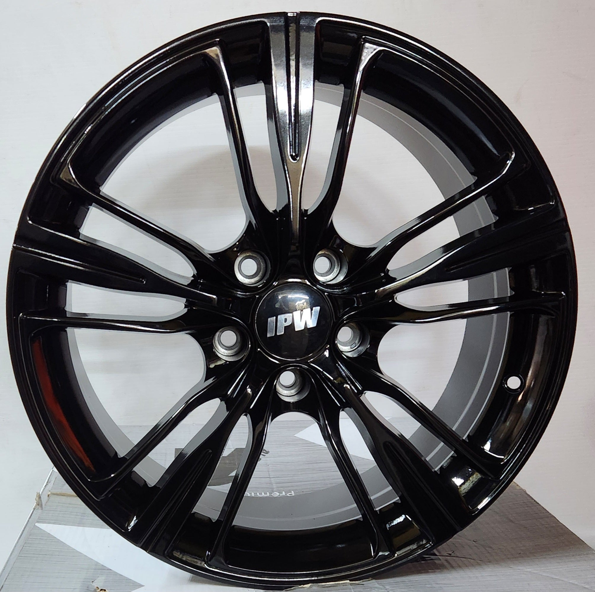 GWG A06 18x8.0 5x120 GLOSS BLACK