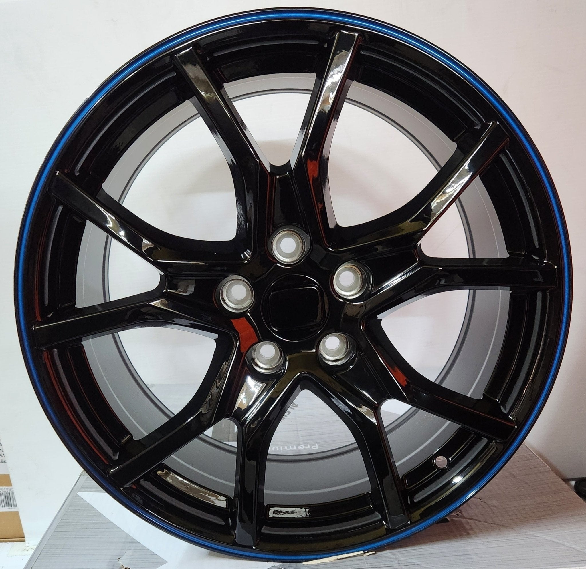 GWG 617 18x8.0 5x114.3 GLOSS BLACK BLUE STRIPE