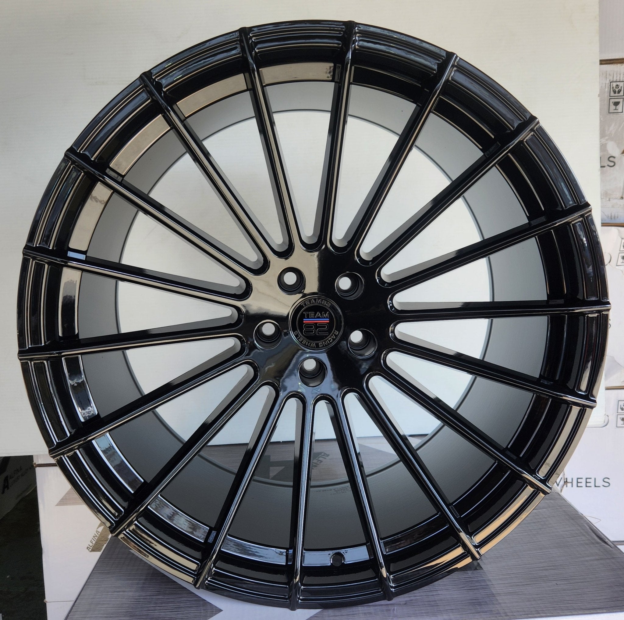 0124 22x10.5 5x112 GLOSS BLACK