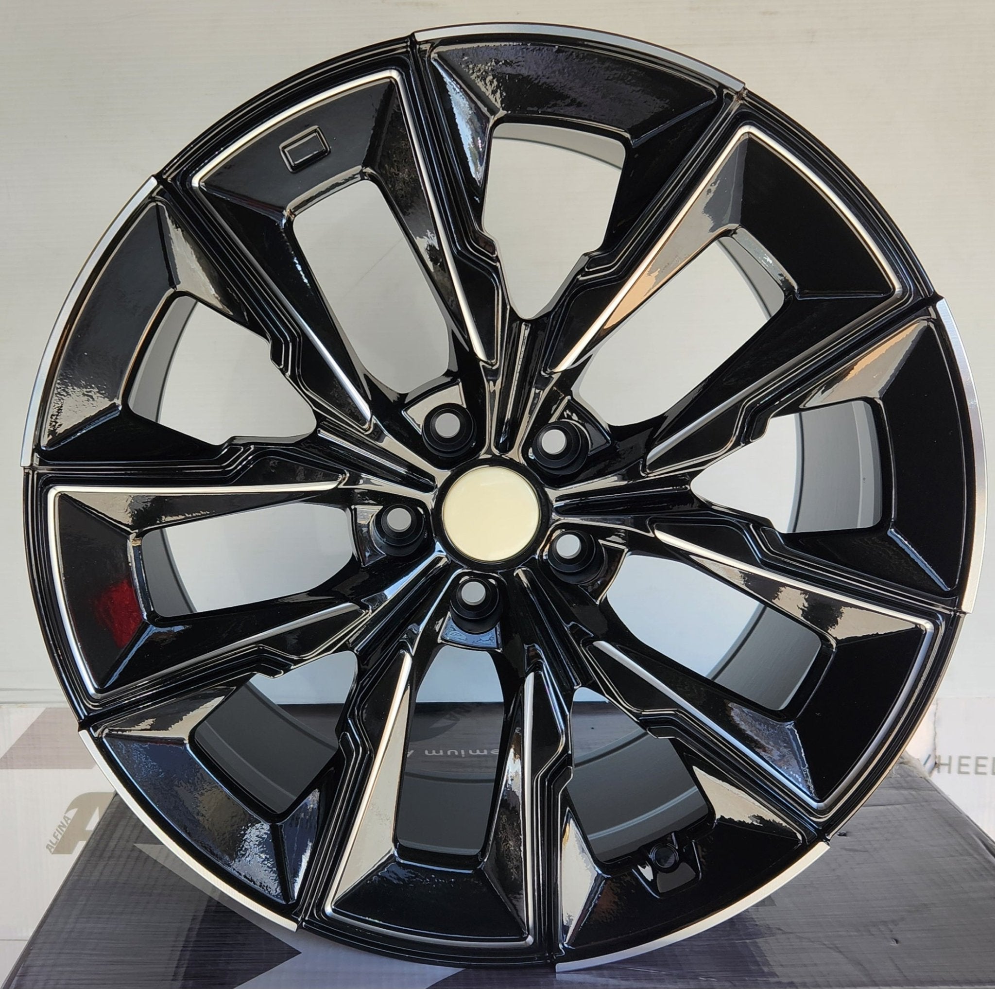 OE-538 909M STYLE 19x8.5 5x112 GLOSS BLACK MILLED SPOKES