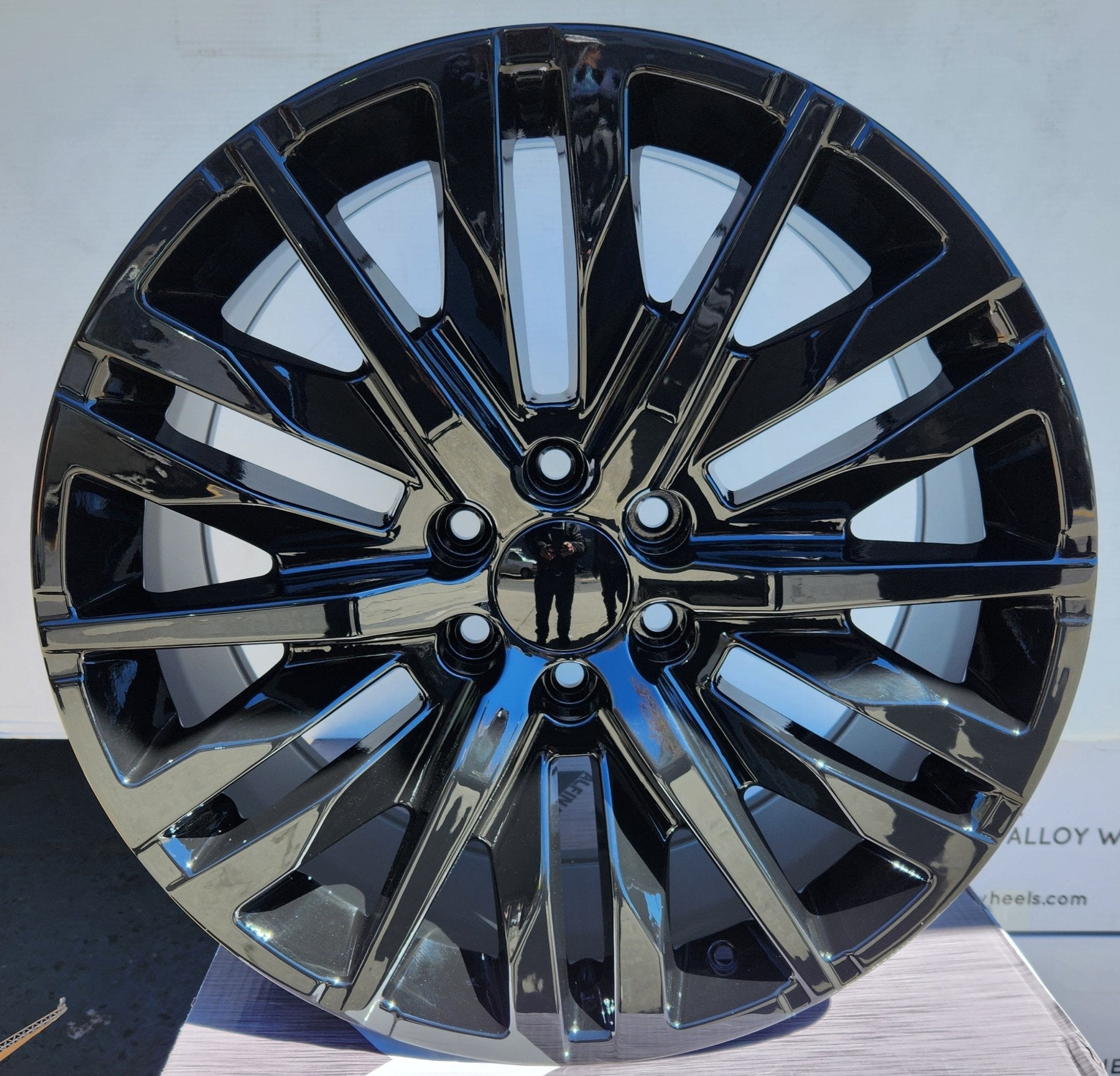 CL48 SUBURBAN STYLE 22x9.0 6x139.7 GLOSS BLACK
