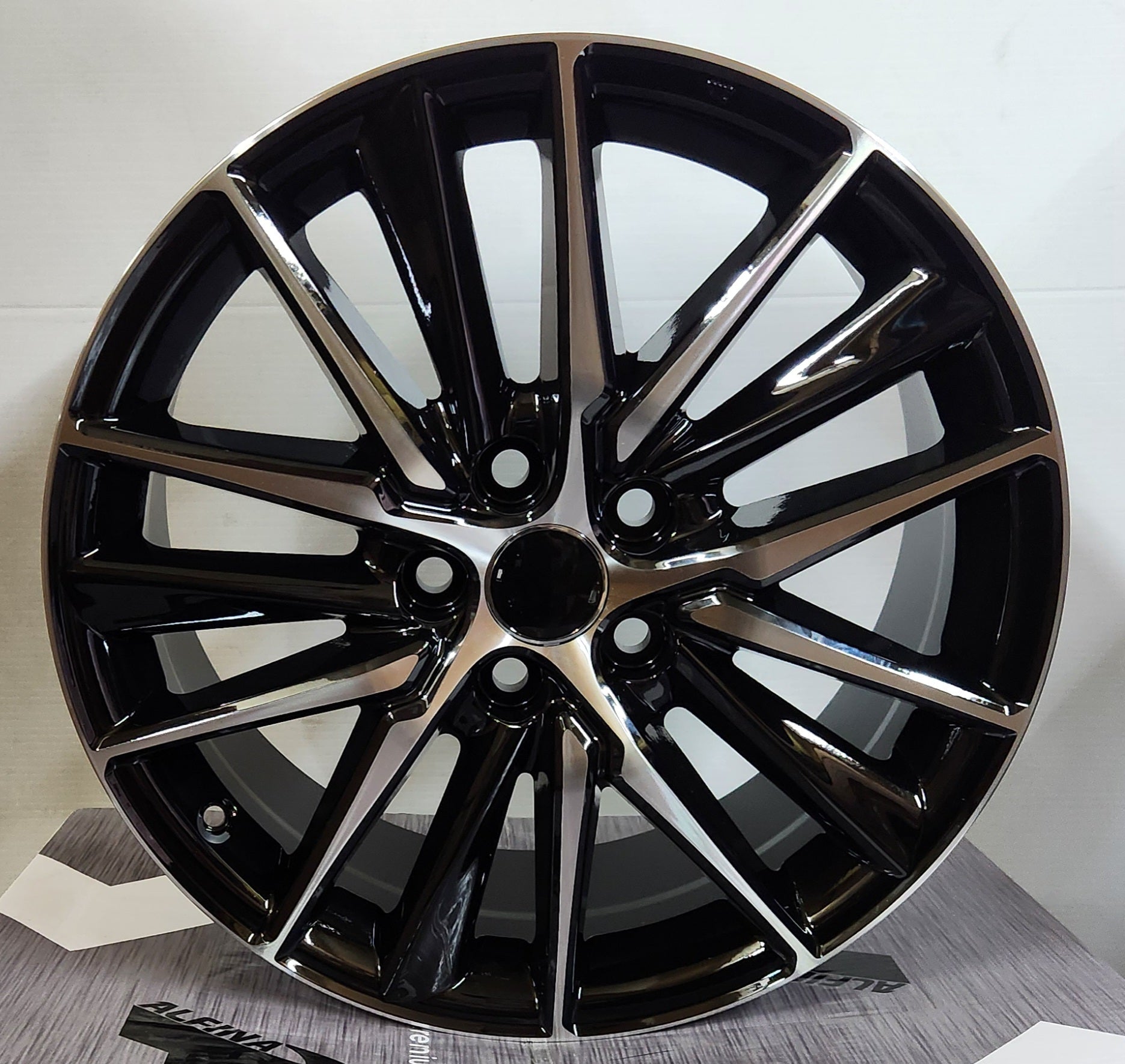 OE-185634 18X8.0 5X114.3 PIANO BLACK MACHINED FACE