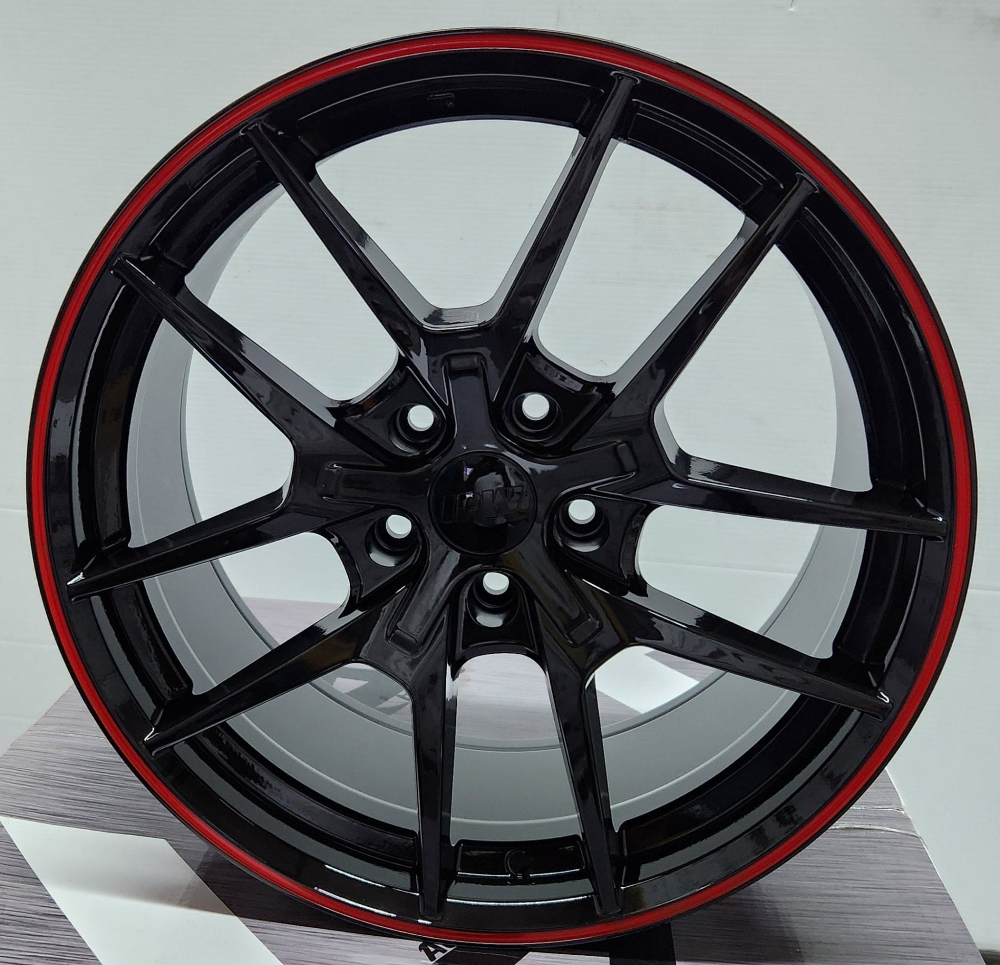 W301 XY31 FLOW FORGED 18x8.5 5x114.3 GLOSS BLACK RED LIP
