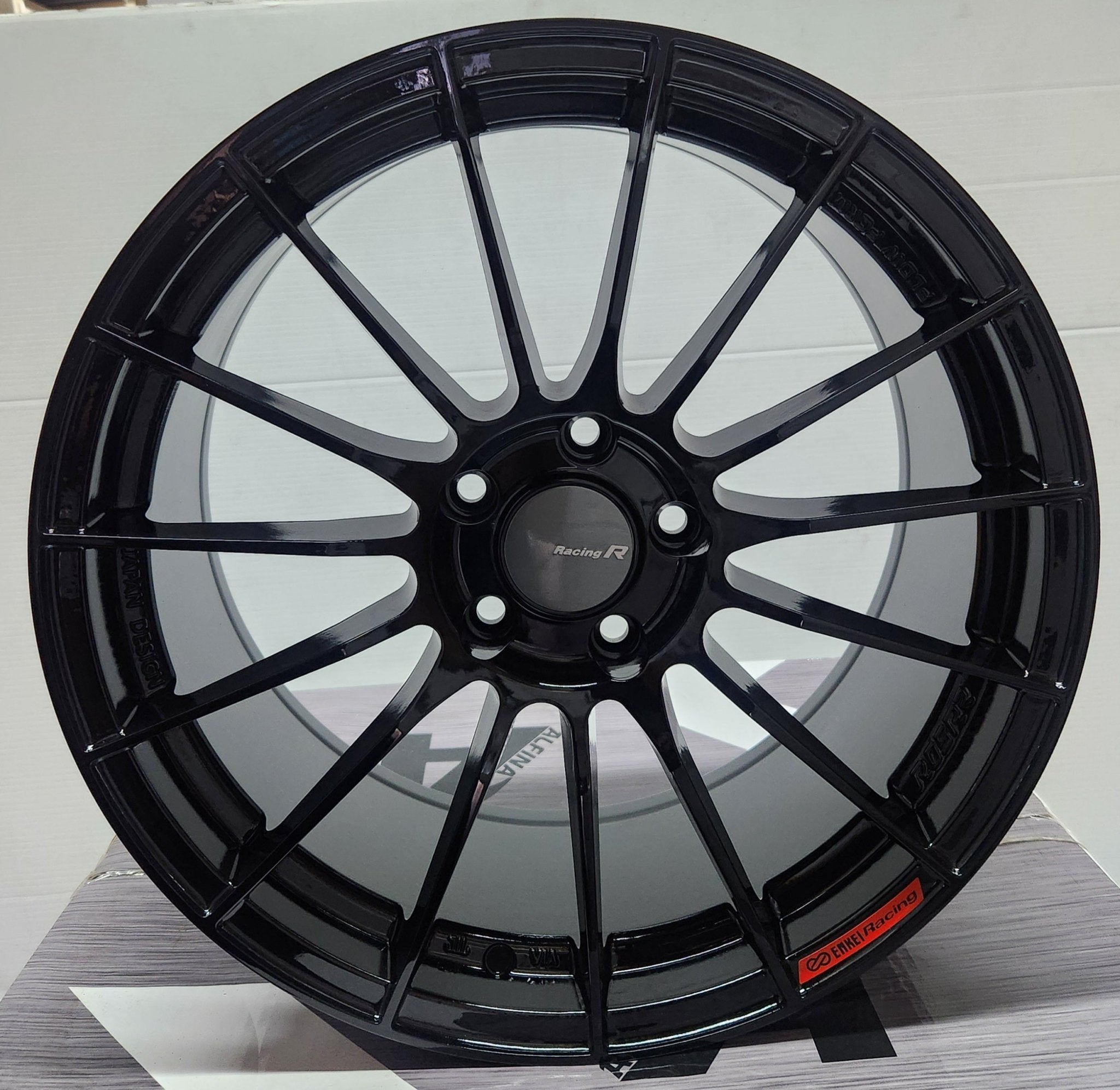 AR-8270 18x8.5 5x112 / 5x114.3 GLOSS BLACK