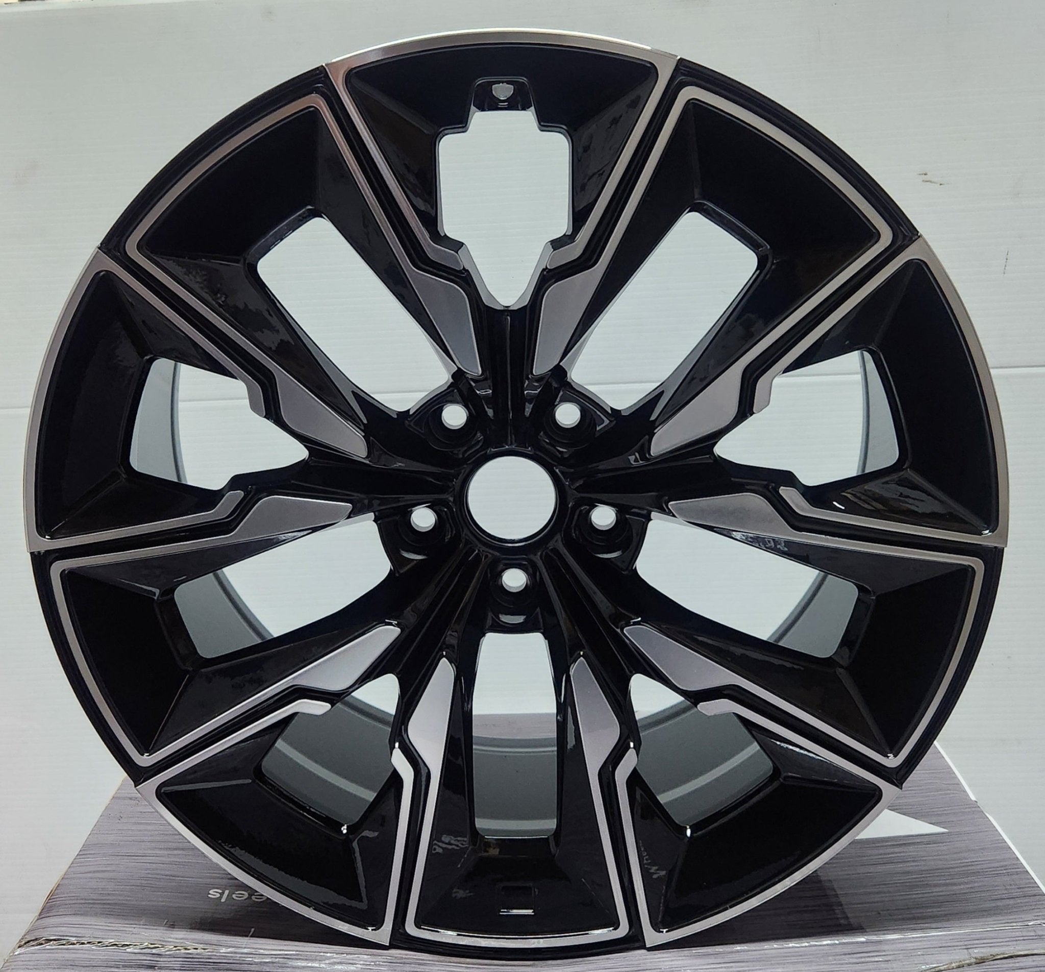 OE-538 909M STYLE 20x8.5 5x120 GLOSS BLACK MACHINED FACE