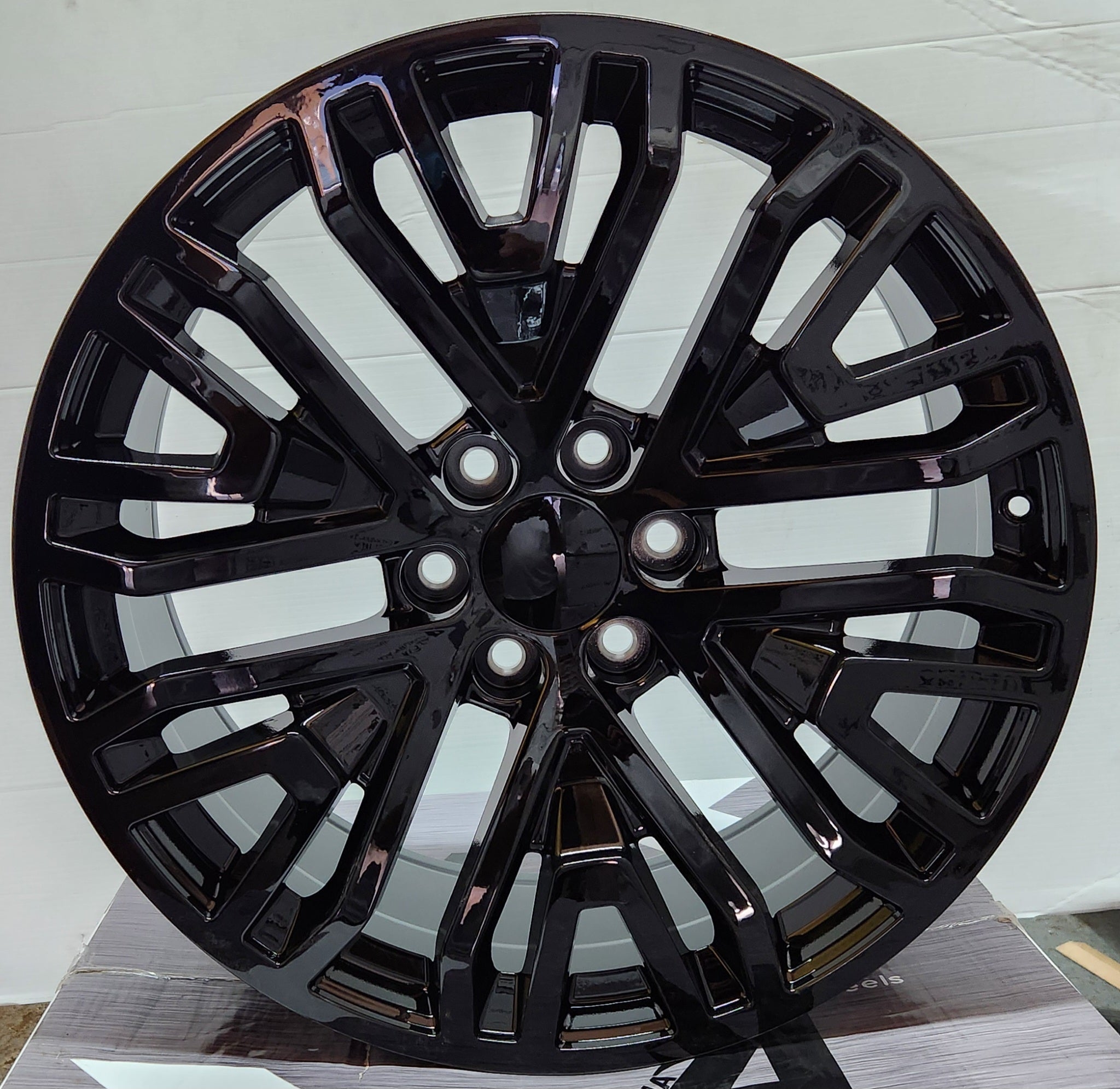 W580 22x9.0 6x139.7 GLOSS BLACK