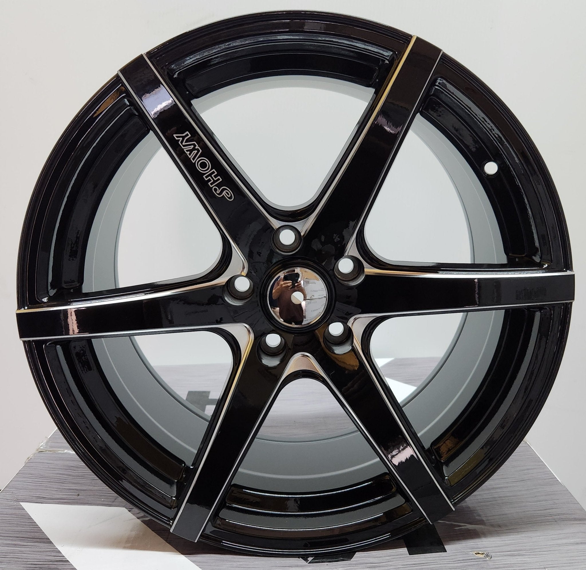 SW225 18x8.5 5x114.3 GLOSS BLACK MILLED WINDOW