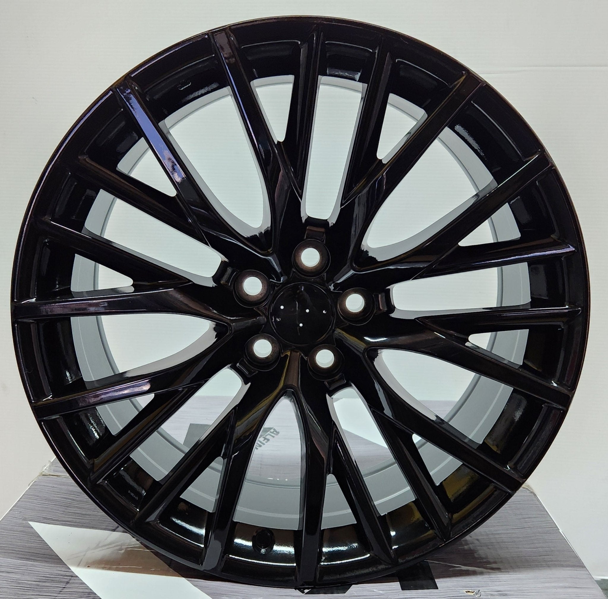 H741D3 20x8 5x114.3 GLOSS BLACK
