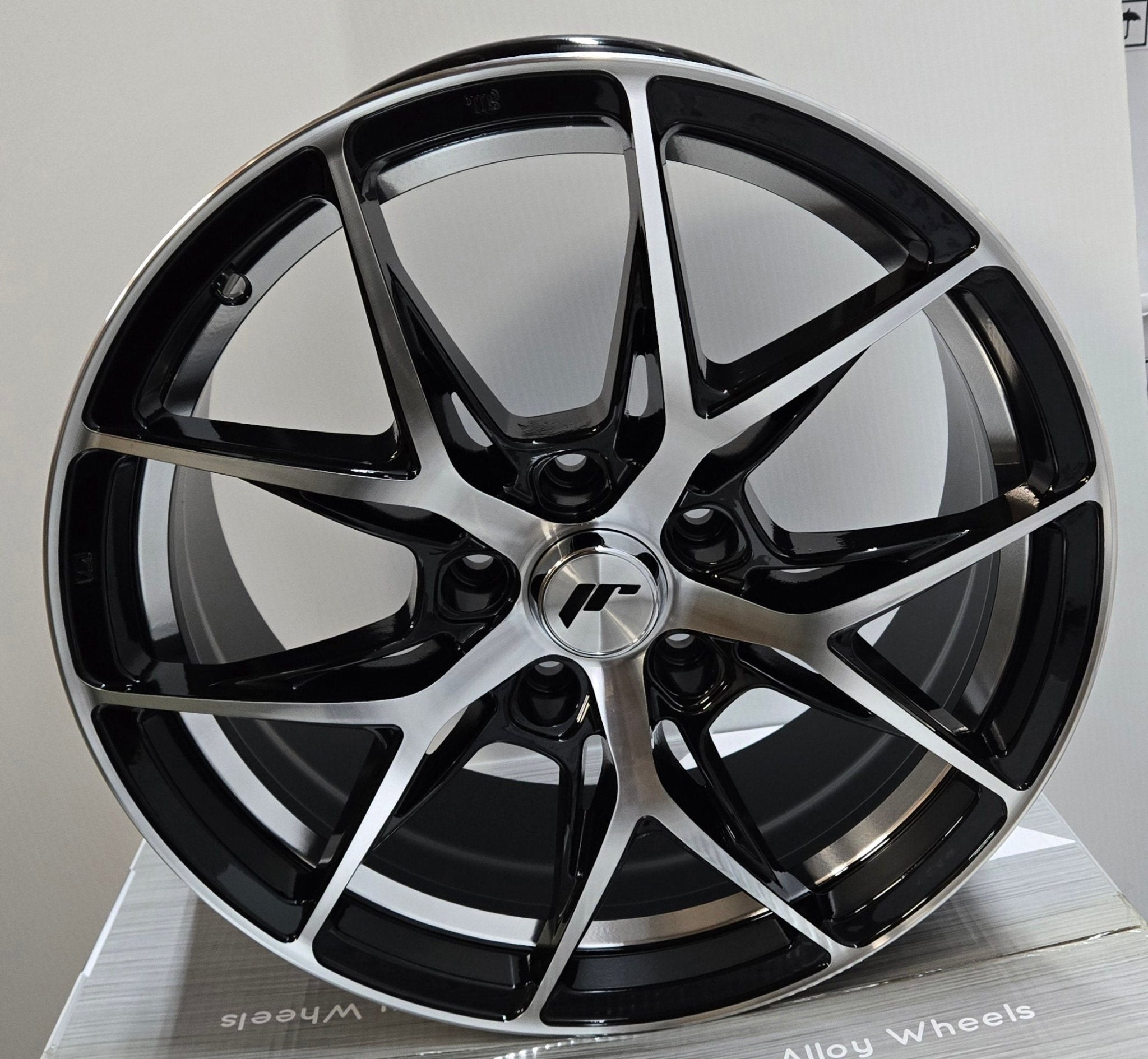 MD751 17X7.5 5X114.3 PIANO BLACK MACCHINED FACE UNDER CUT