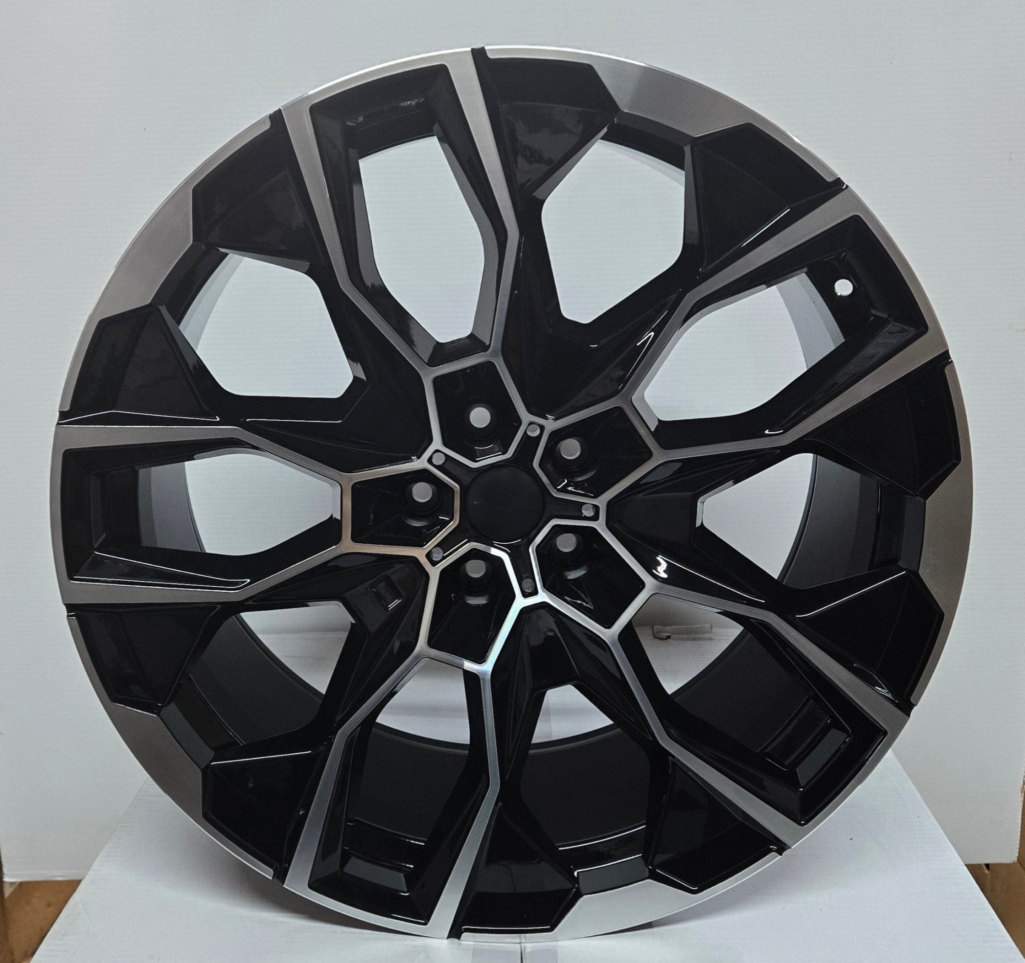 7118 22X10.5 5X120 BLACK MACHINED FACE