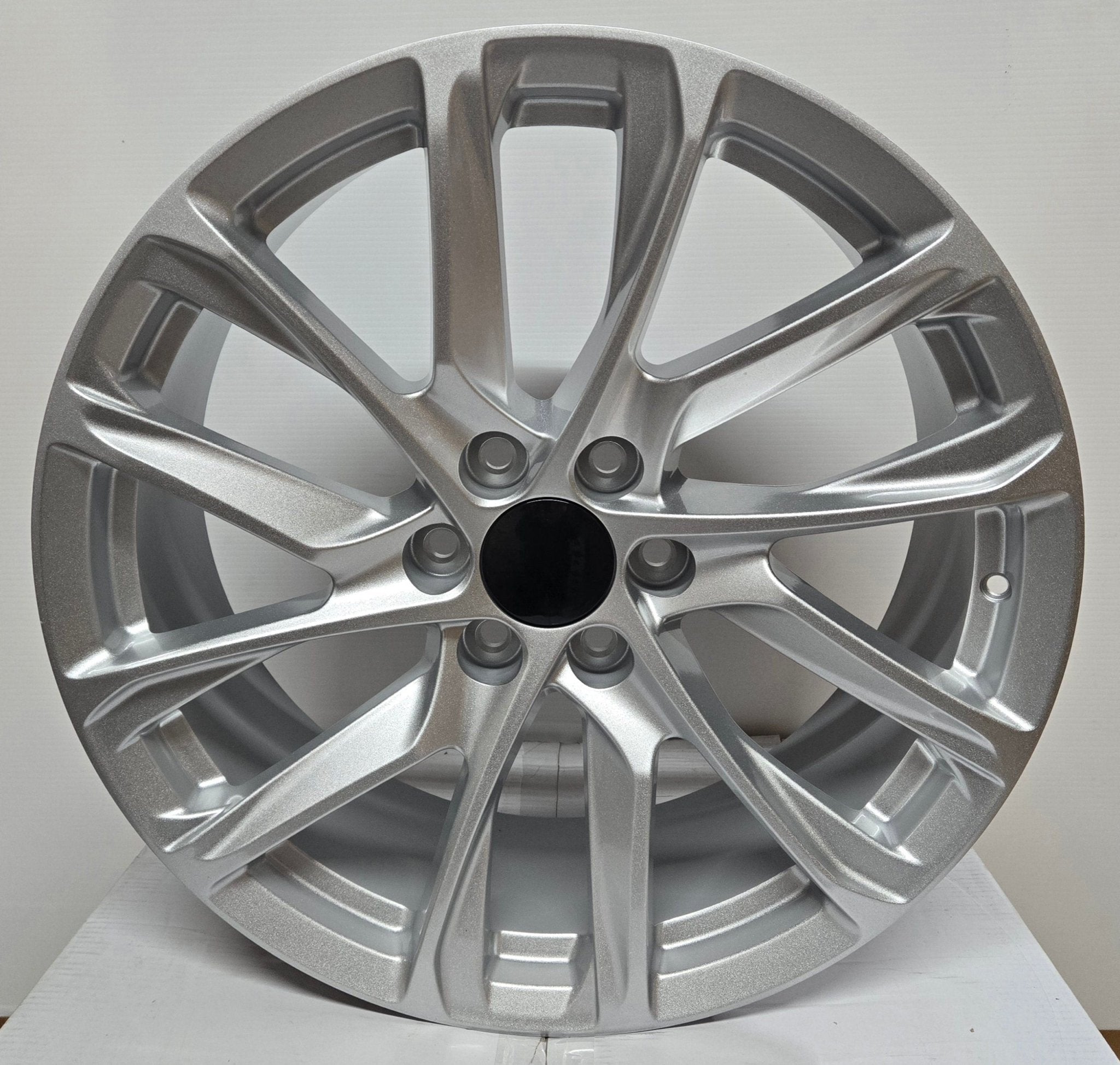 2223 22X9.0 6X139.7 SILVER