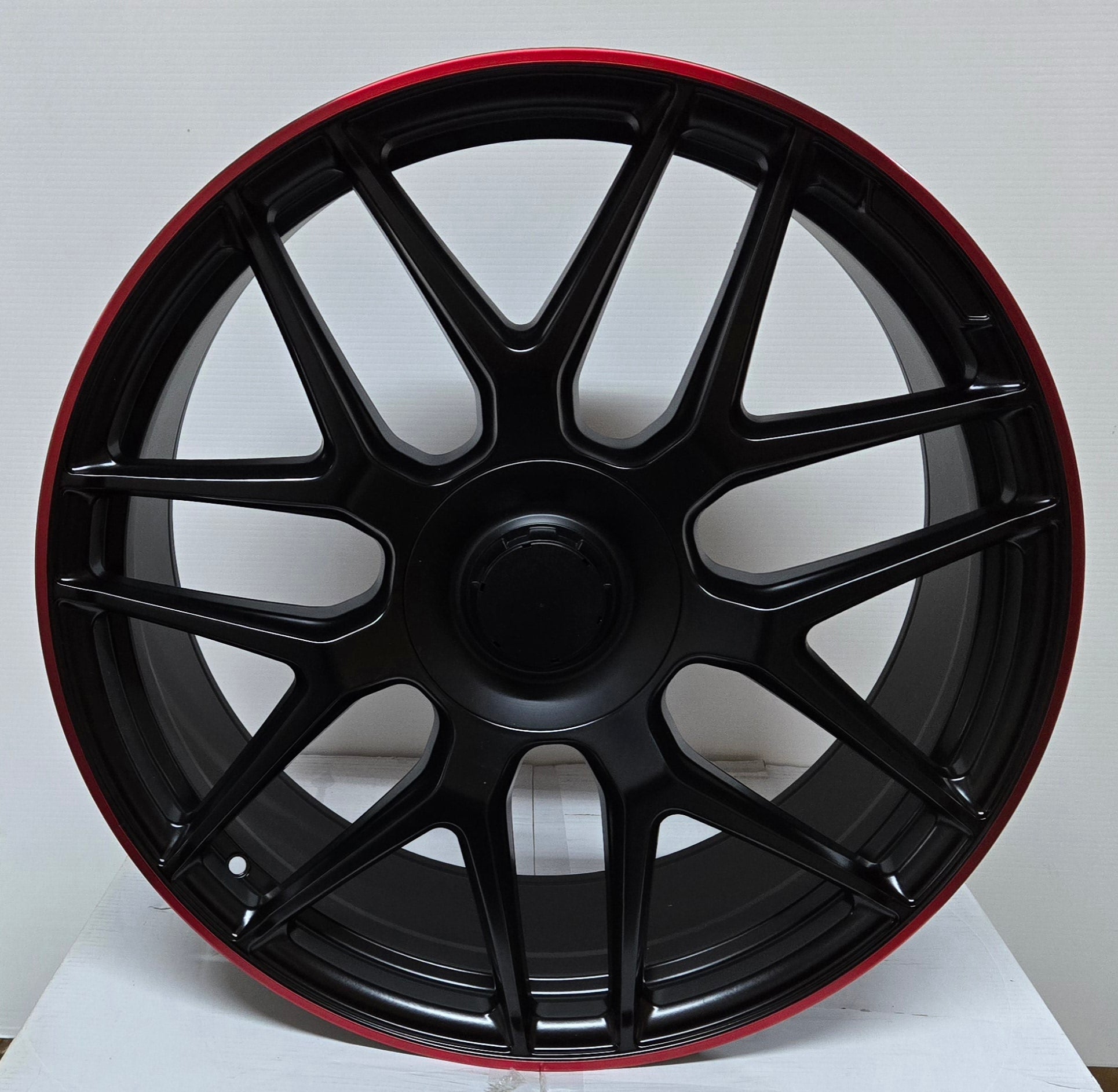 H933F 22x10 5x130 GLOSS BLACK MACHINE SPOKE