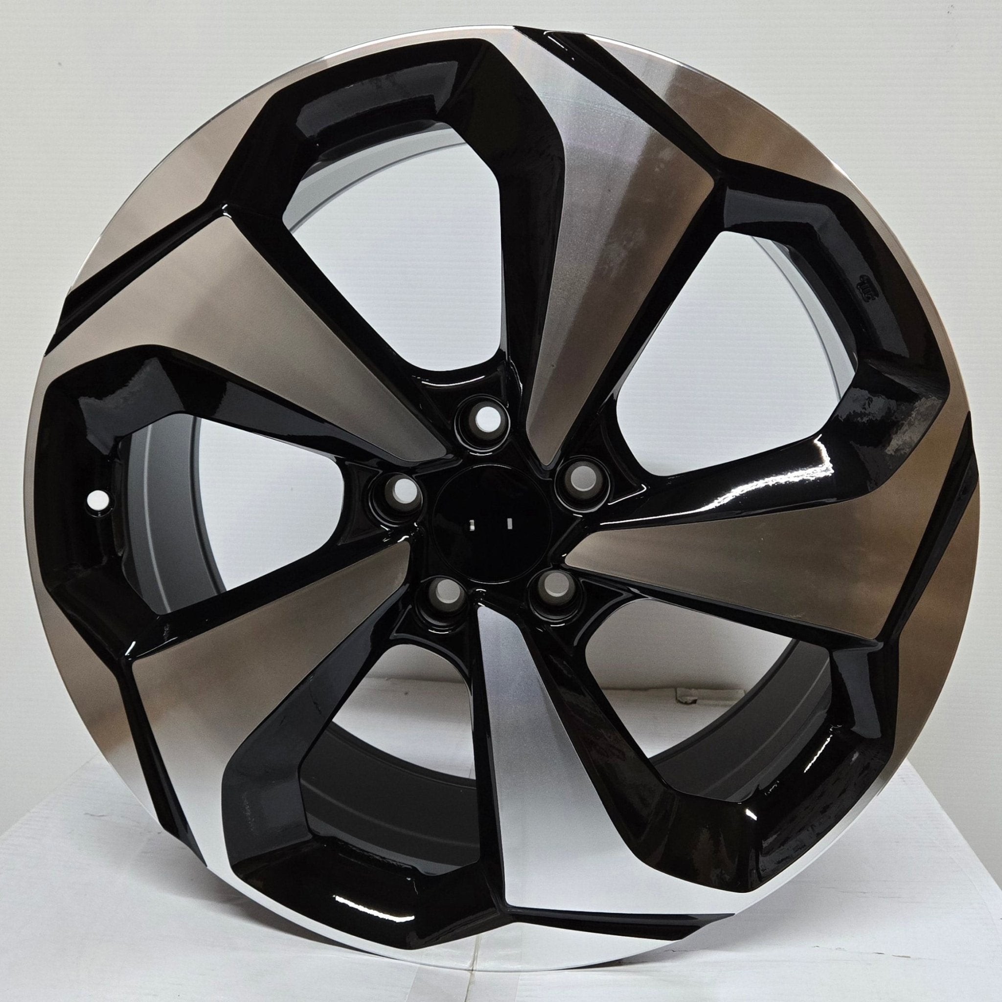 HD-9 19x8.5 5x114.3 GLOSS BLACK MACHINE FACE