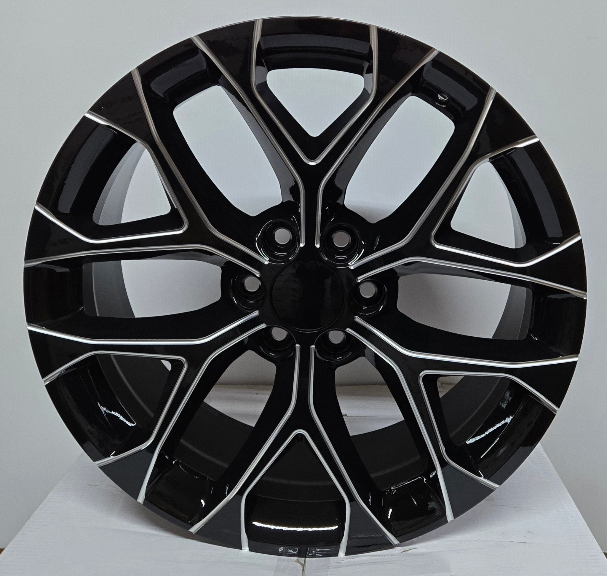 SNOWFLAKE  22x9 6x139.7 GLOSS BLACK BLACK MILLING SPOKES