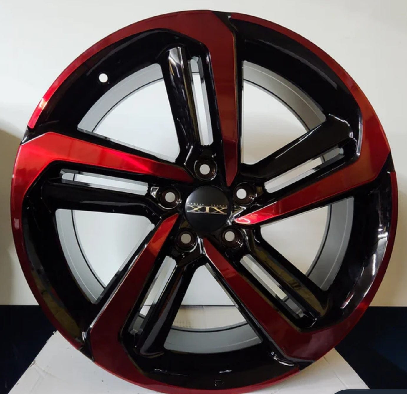 GWG 652 W315 18x8.5 5x114.3 GLOSS BLACK RED FACE.