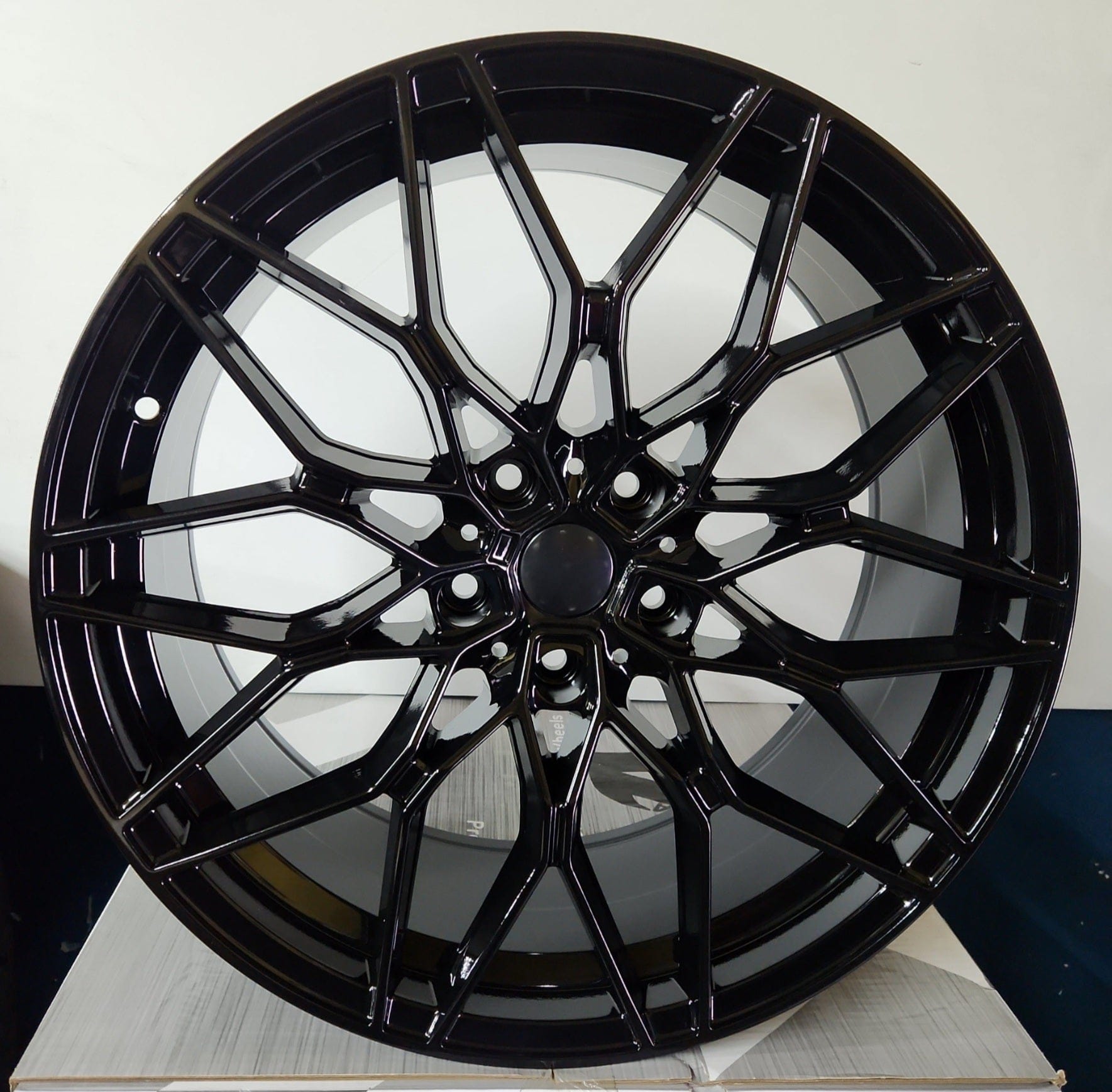 W719 18X9.0 5X120 GLOSS BLACK
