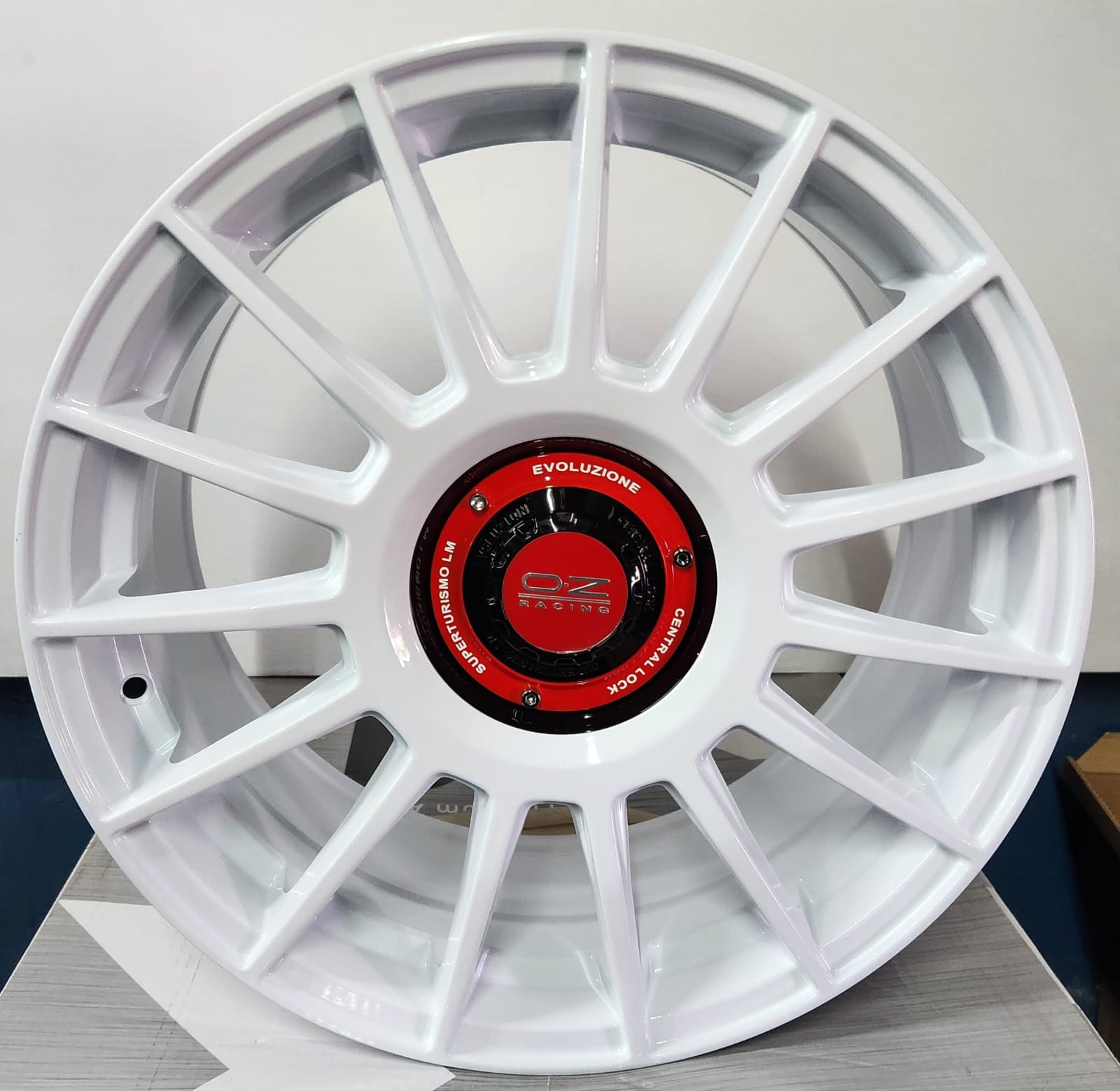 OE-0257 18x8.0 5x100 5x112 5x114.3 WHITE