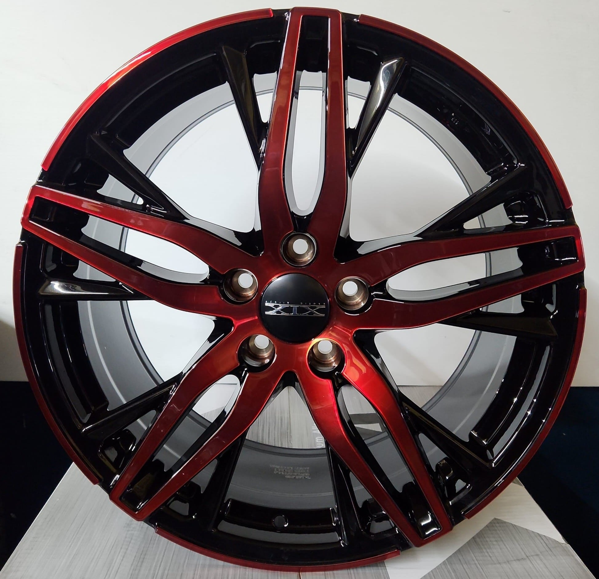 GWG 619 18x8.5 5x114.3 GLOSS BLACK RED FACE