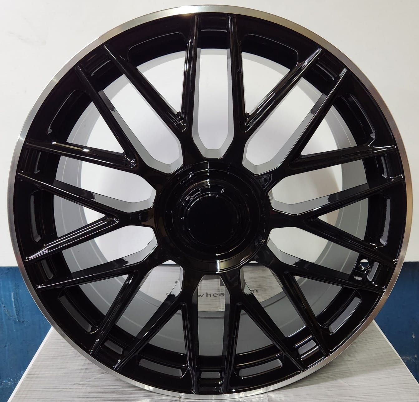 OE-1118 18x8.0 5x112 GLOSS BLACK MACHINED LIPS