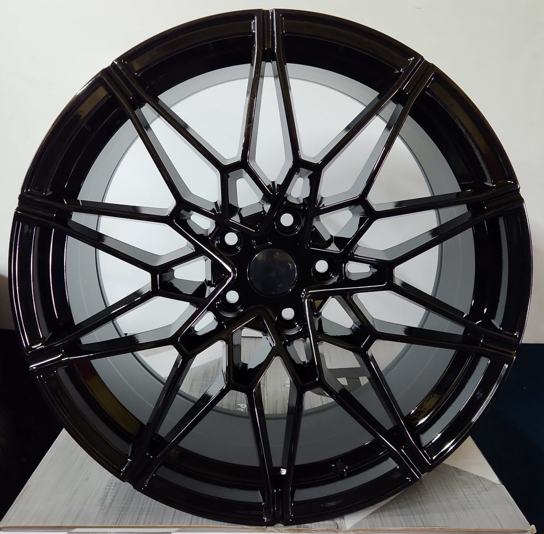 YC1484 826M 20x10.5 5x112 GLOSS BLACK