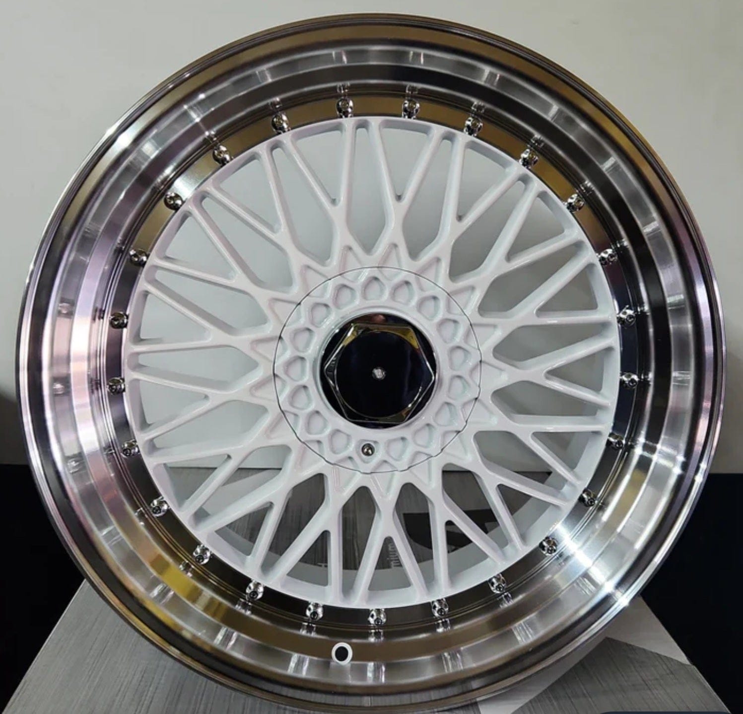 W883 18x8.0 5x120 / 5x114.3 WHITE MACHINE LIP