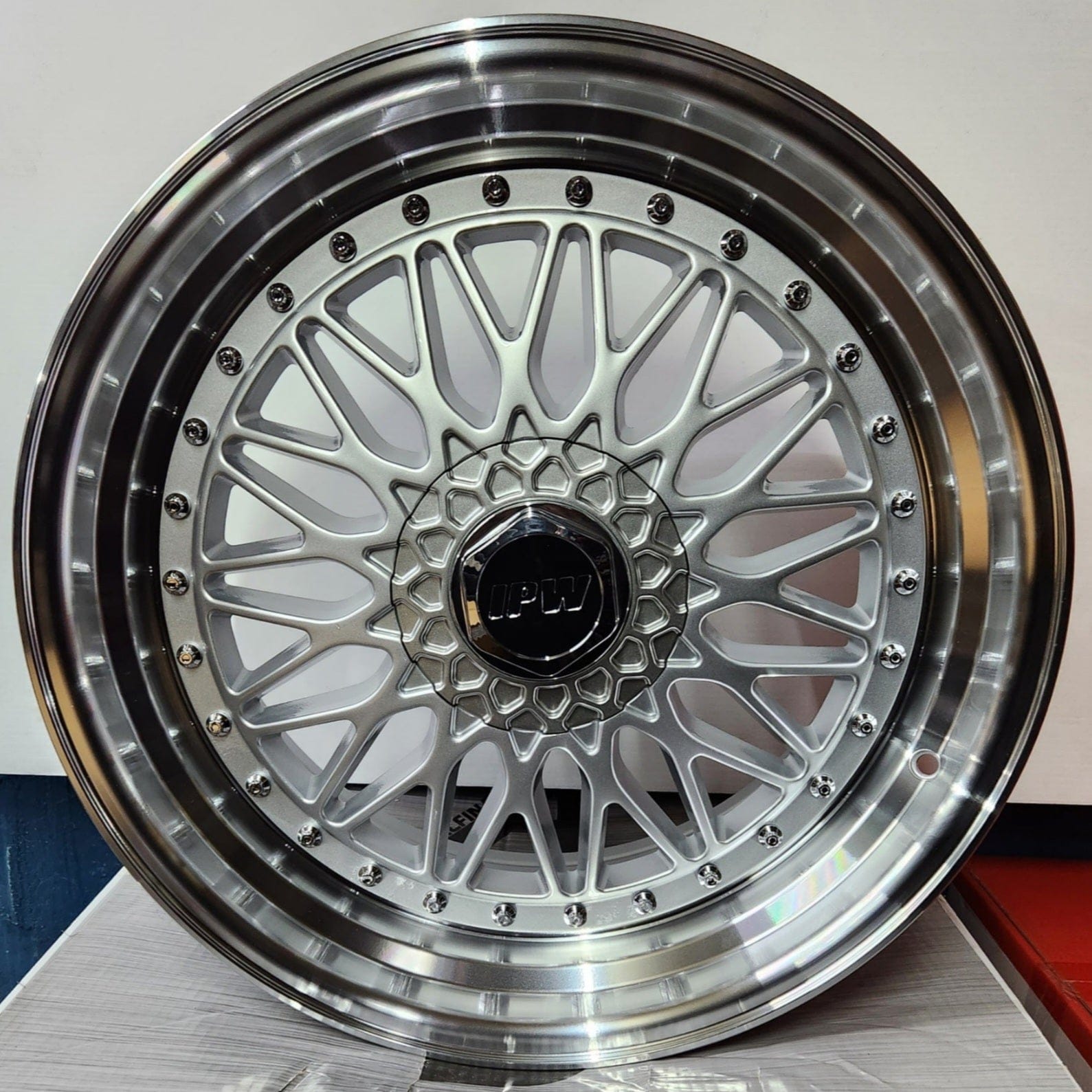 W883 18x9.0 5x112 / 5x114.3 5x120 SILVER MACHINED LIP