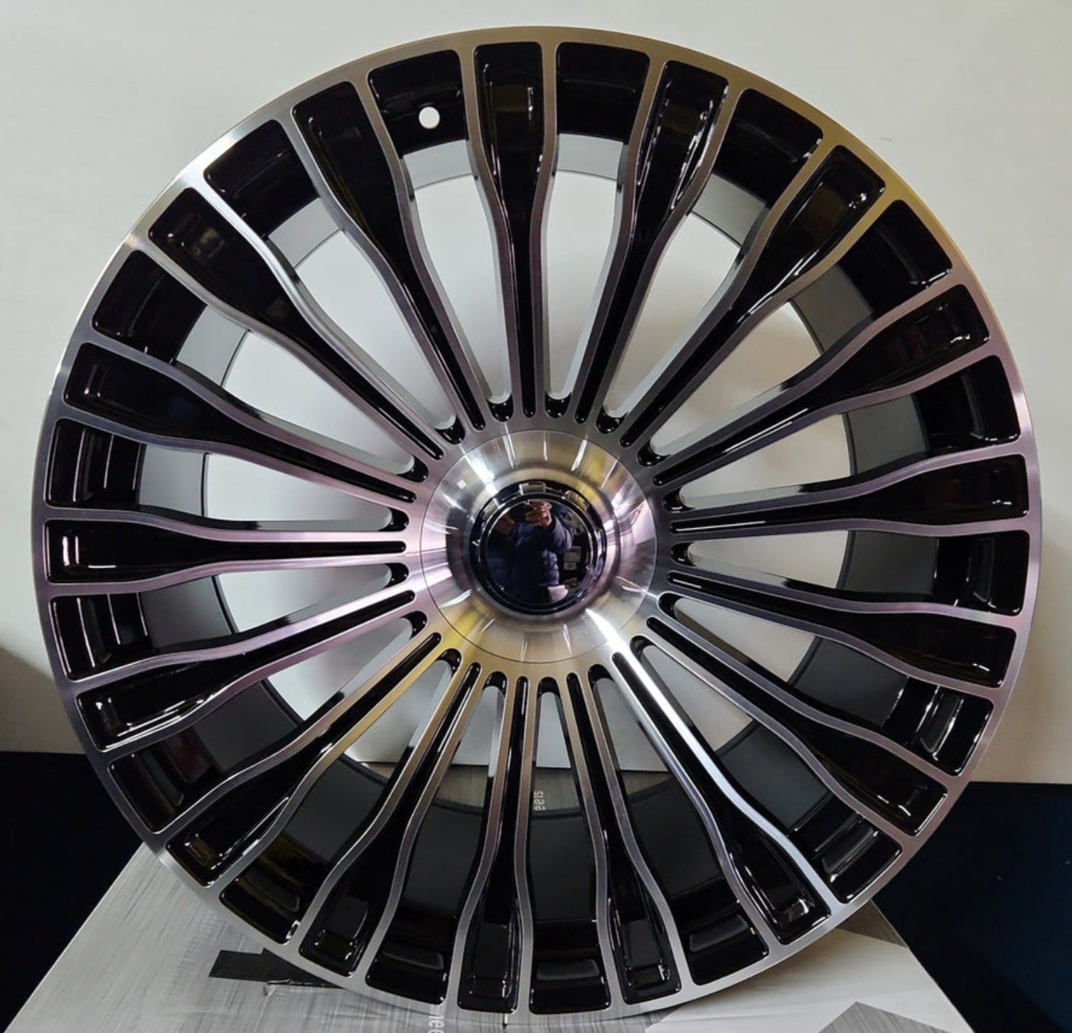 STYLE RM66 22X9 5X112 MACHINED FACE  W/ BLACK OUTLINE
