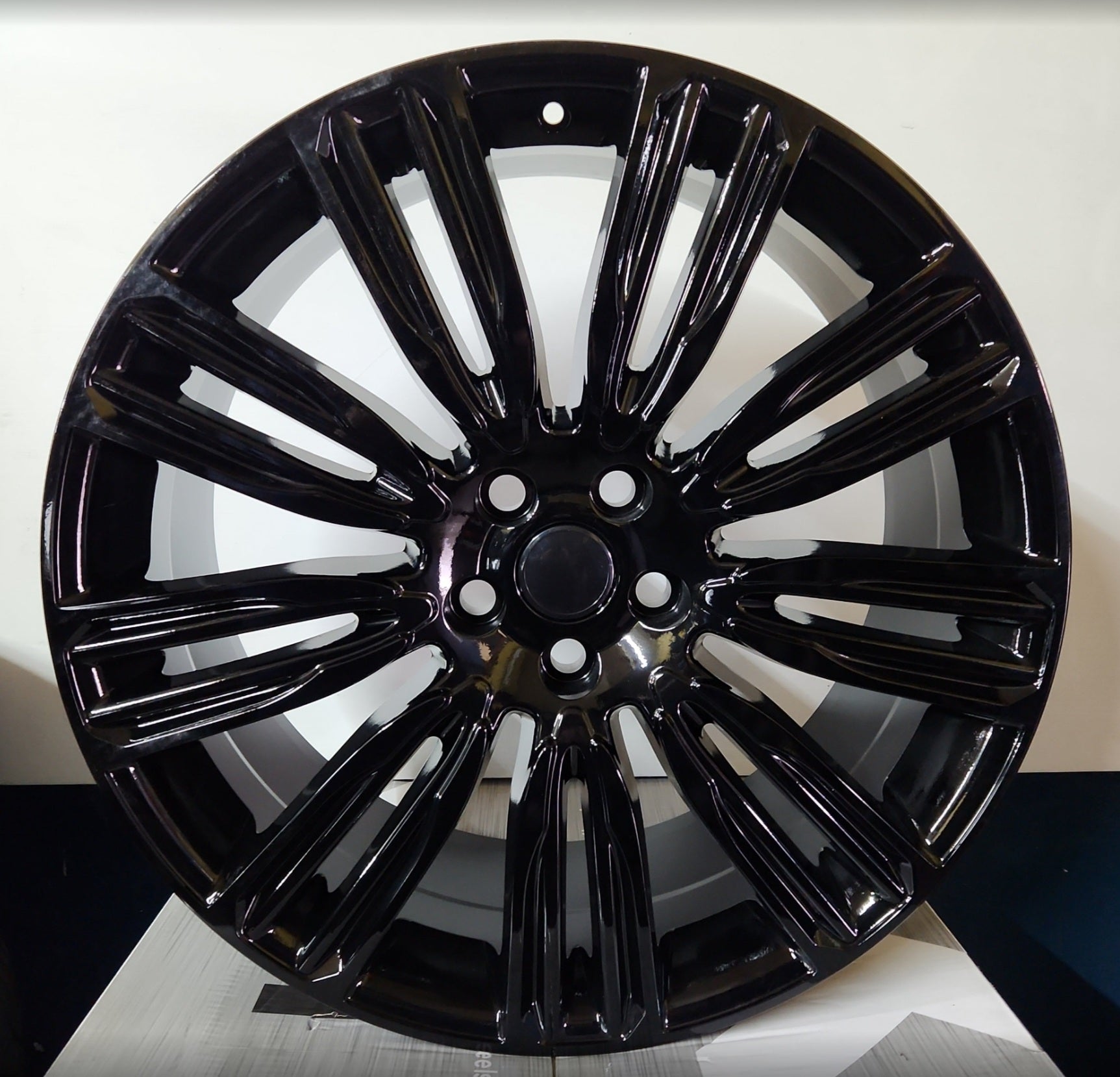 W798 D1292 WEELS 22x9.5M 5x108 GLOSS BLACK