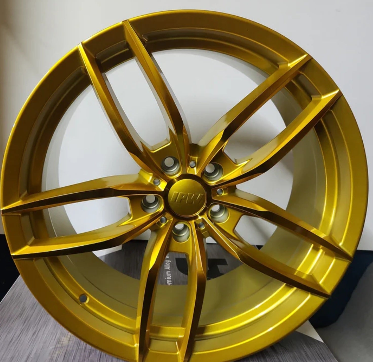 W524 19X8.5 5X114.3 SGD