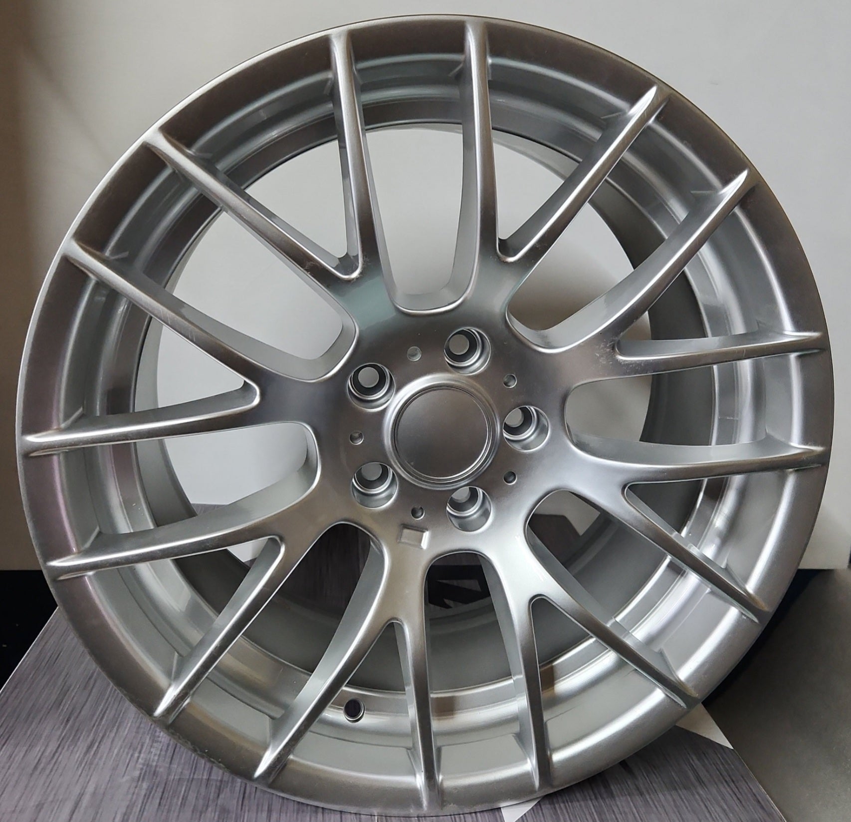W725 19X9.5 5X120 HYPER SILVER