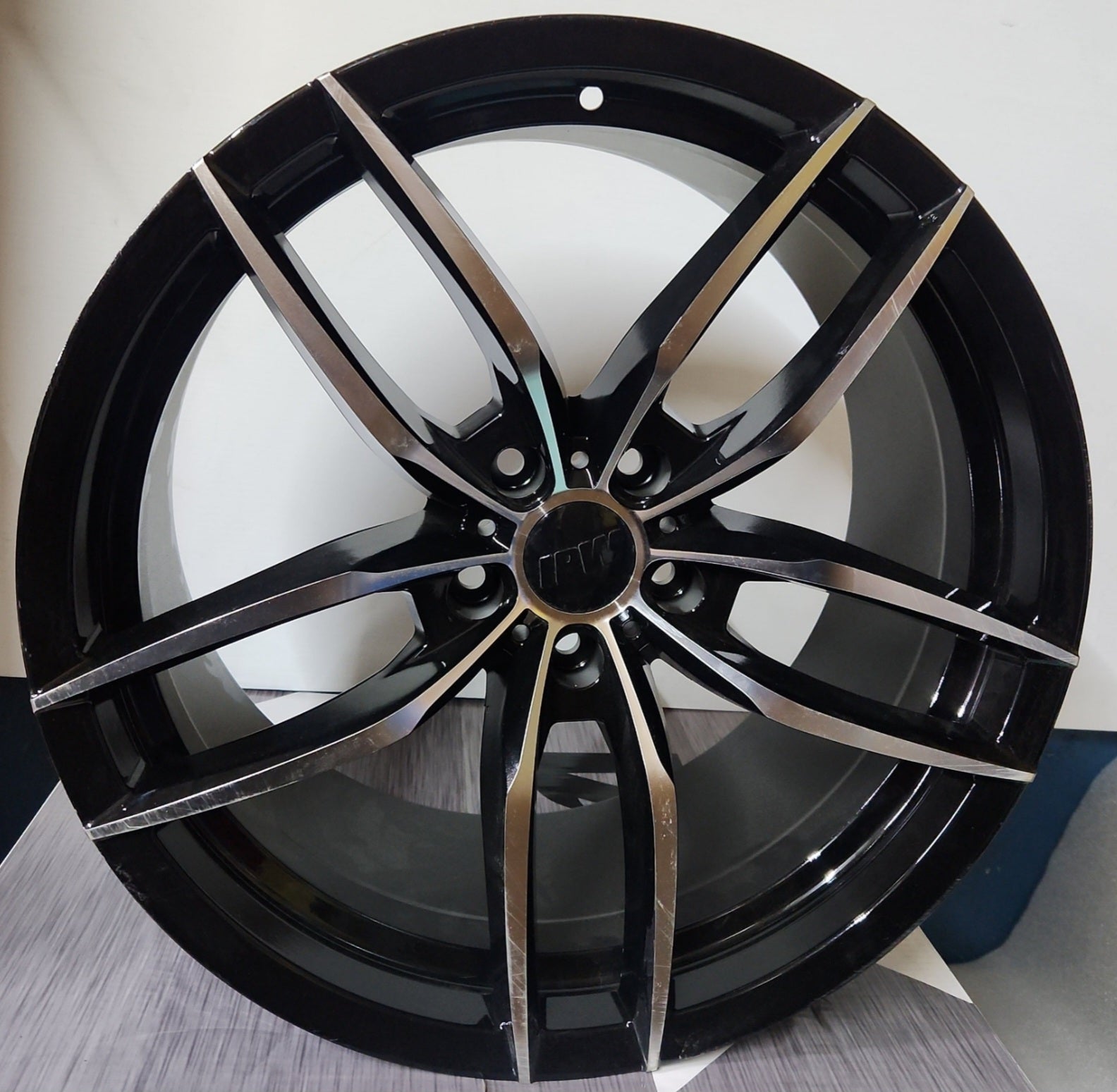 W524  19X8.5 5X114.3 SATIN BLACK