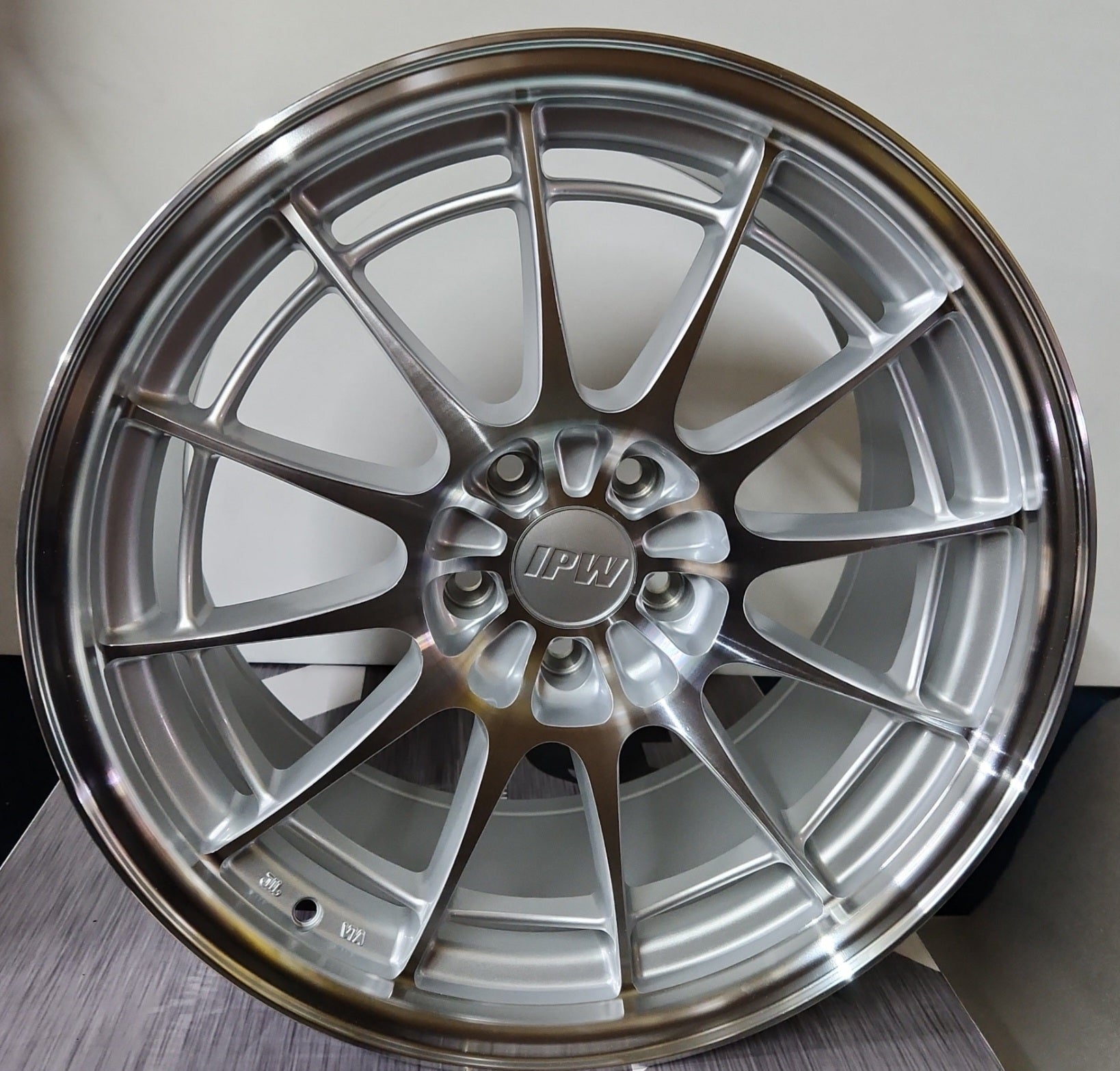 W569 WHEELS 19X9.5 5X114.3 SILVER MACHINED FACE