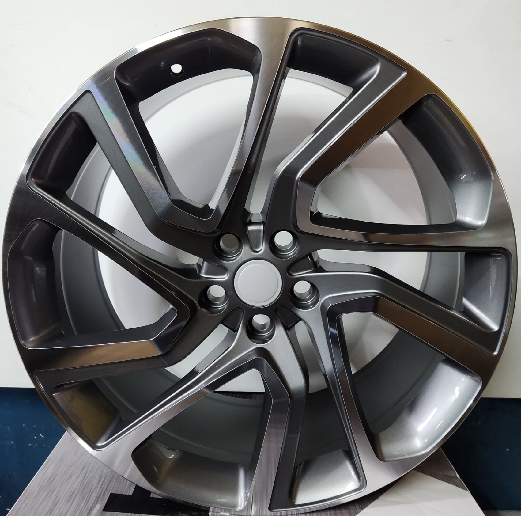 W797 22X9.0 5X120 GMF