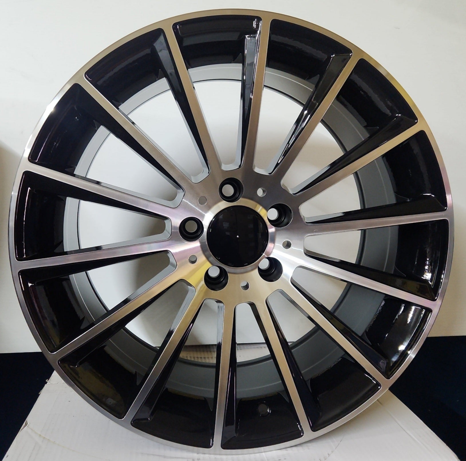 0E WHEELS-0236 22646-8 18x8.5 5x112 PIANO BLACK  MACHINED FACE