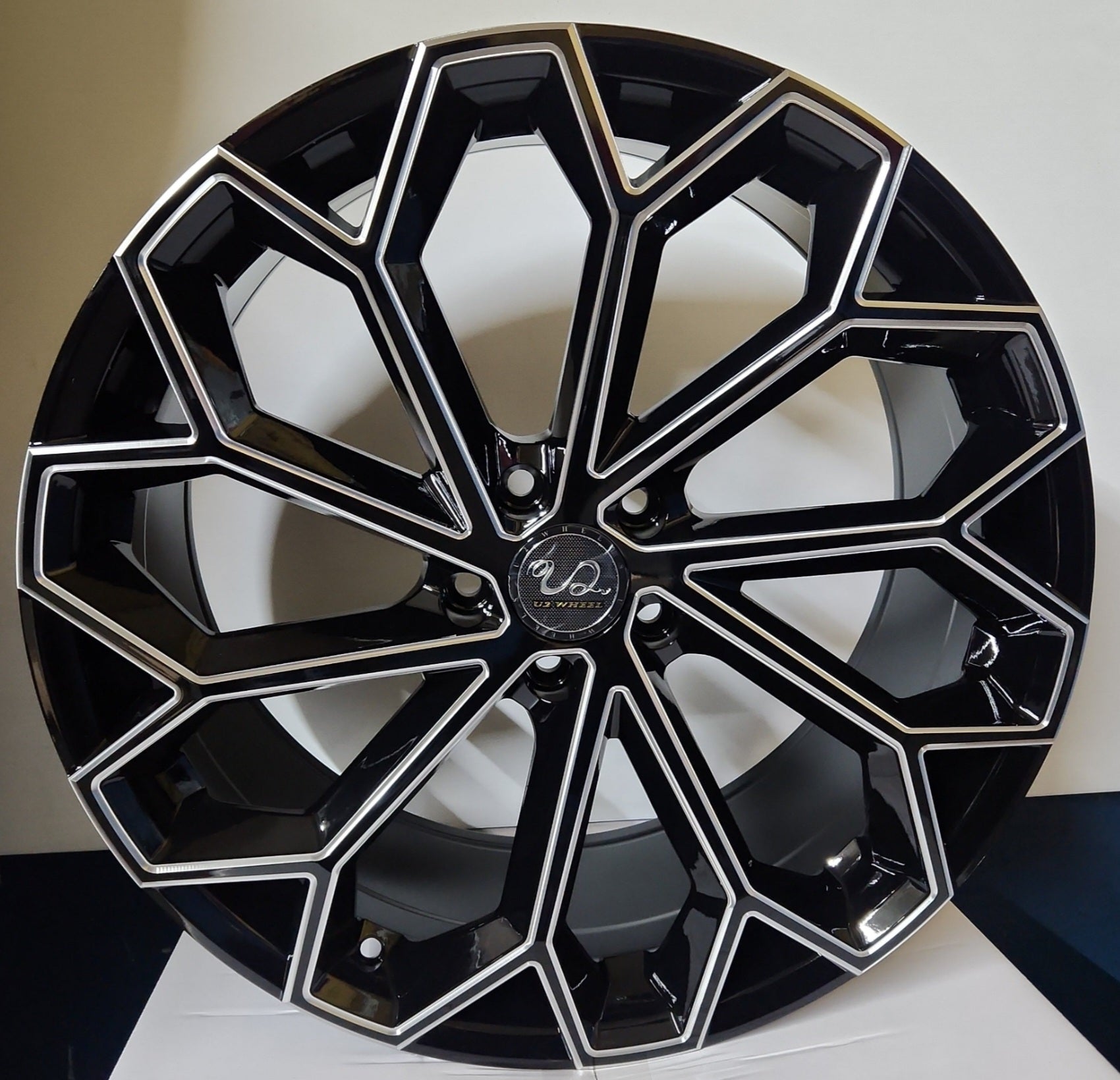 U2 65 -M WHEELS 18X8 5X114.3  B+MW